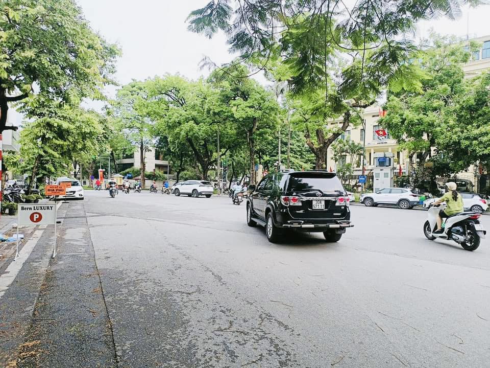 ⚜️ Bán Nhà Mặt Phố Thợ Nhuộm 75 M2 5T MT 5.2 M, Chỉ 80 Tỷ Hoàn Kiếm Kinh Doanh Đỉnh Cao dòng tiền cho thuê⚜️