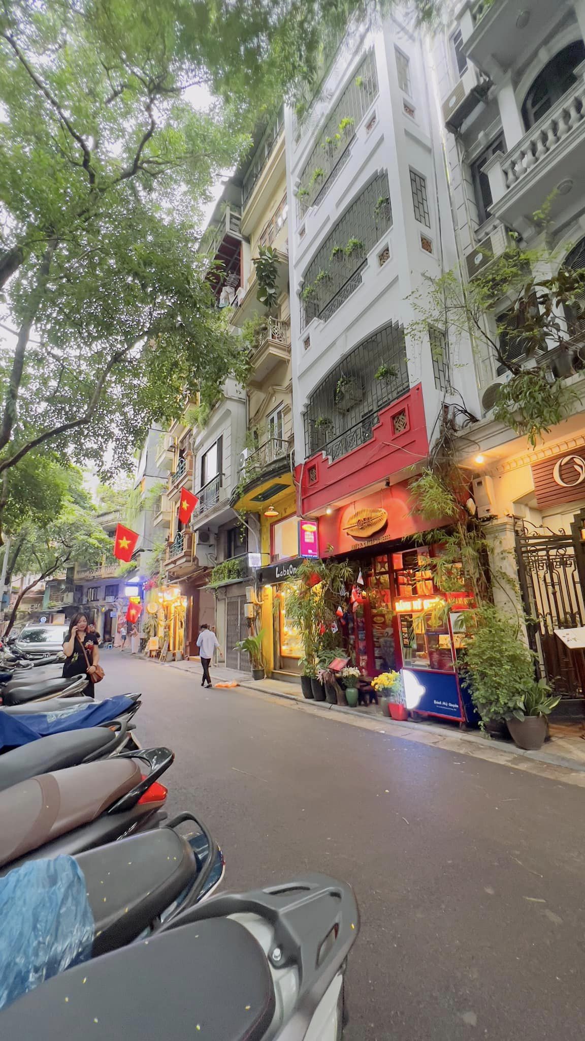 Đắc địa Khách Sạn Cạnh Nhà Thờ Lớn 70 Tỷ 7 Tầng Thang Máy 12 Phòng