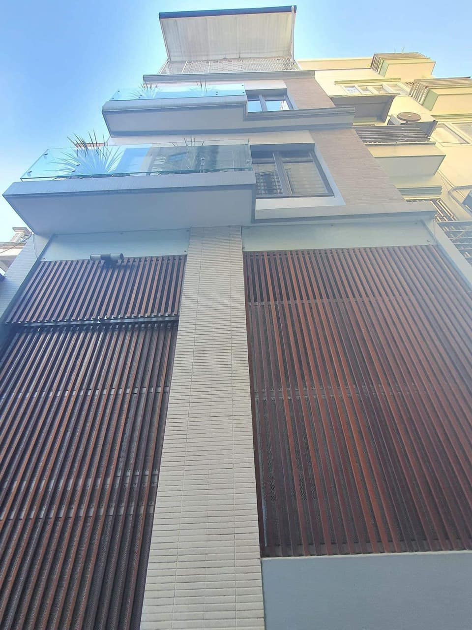 NHÀ PHỐ, ÂU CƠ- TRỊNH CÔNG SƠN, TÂY HỒ: 46M X5T, MT 4,2M, GIÁ 9,4 TỶ