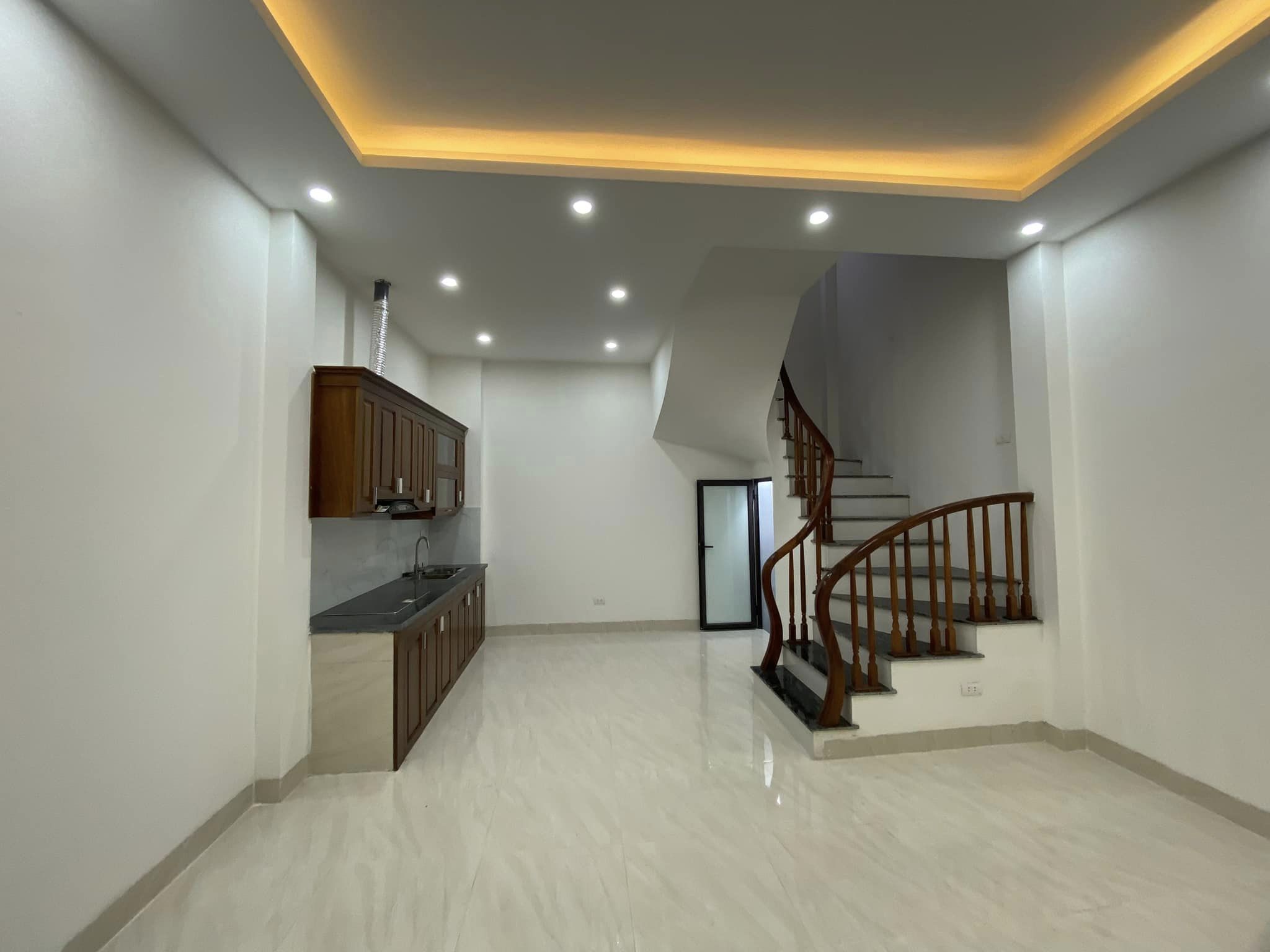 ✳️Bán Nhà Hào Nam 38 M2 4T MT 4M, Chỉ 5.6 Tỷ Nhà Đẹp Lô Góc - OTO - Ngõ Thông Kinh Doanh Đống Đa ✳️