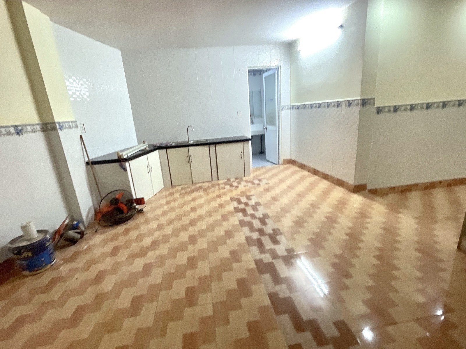 76M2 CHỈ 4.65 TỶ, NHÀ 2 TẦNG NGANG 4.7 NỞ HẬU 8M DÀI 15M, NHÀ MỚI Ở NGAY, CÁCH PHẠM VĂN ĐỒNG 50M.