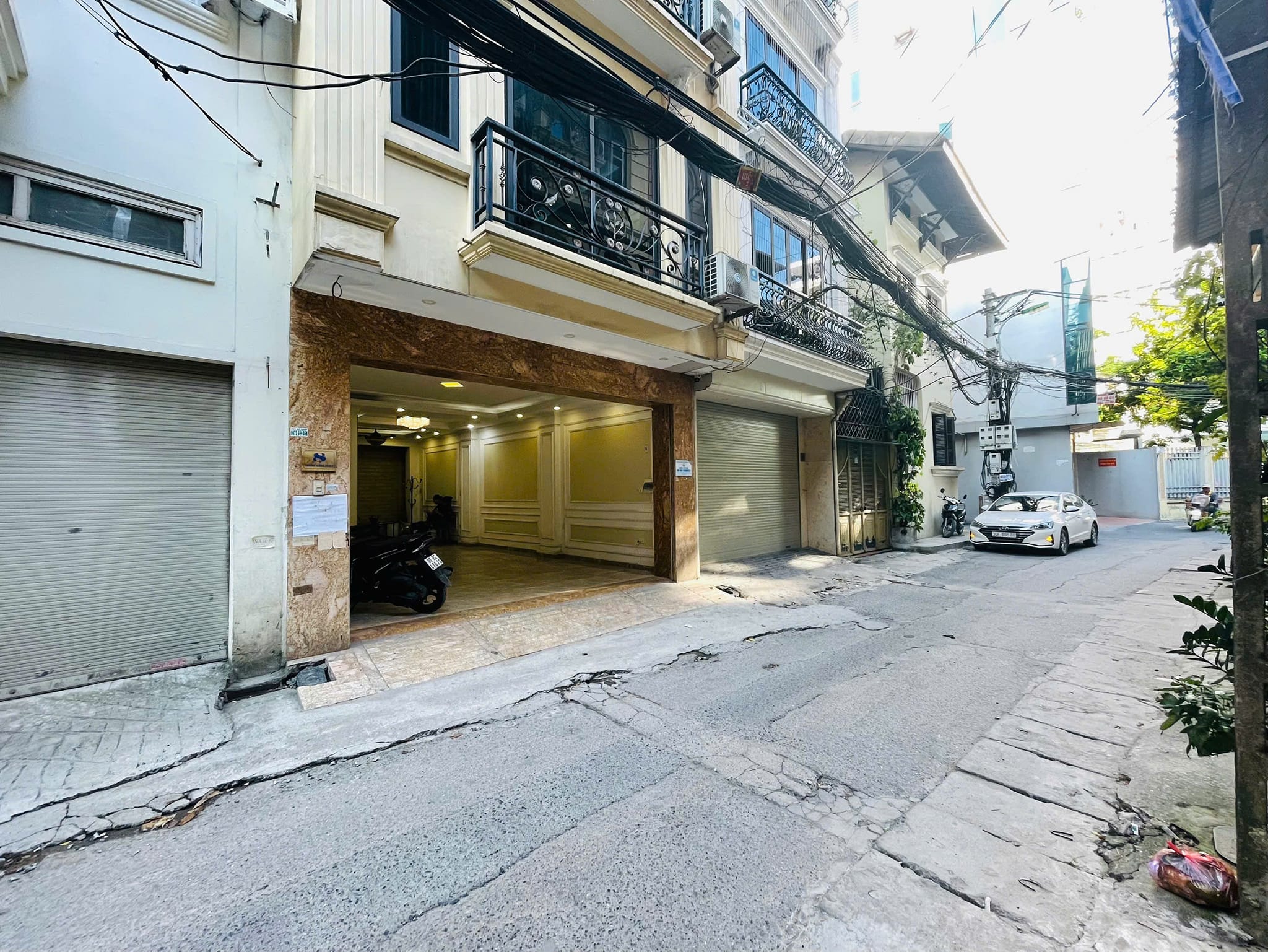 Nhà đẹp giá rẻ, gara Ôtô, đường 6m gần phố Hoàng Quốc Việt, Cầu Giấy 60m x 5T, chỉ 15.49 tỷ