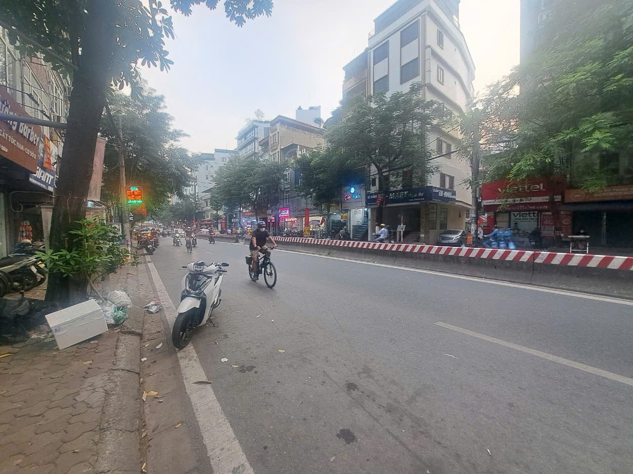 Bán nhà mặt phô Lạc Long Quân 289m2, Mặt Tiền 8,3m cách Hồ Tây Vài Bước Chân, Xây Toa hết Ý