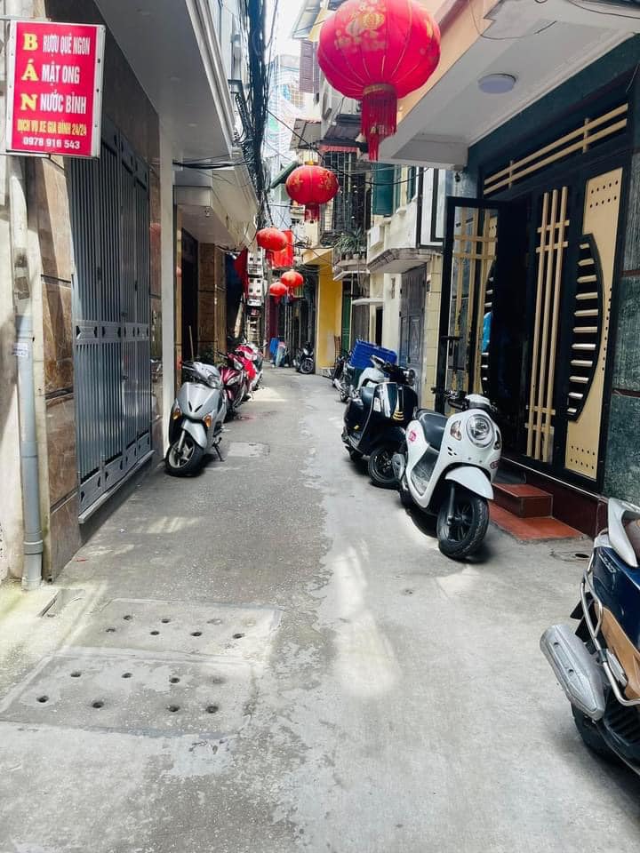 Bán Nhà VIP Ngõ Linh Quang ,Đống Đa 15 M2 4T MT 3 M, Chỉ 2.5 Tỷ Mặt Ngõ Thẳng Tắp 3 ngủ gần sát ngay phố xem là ưng