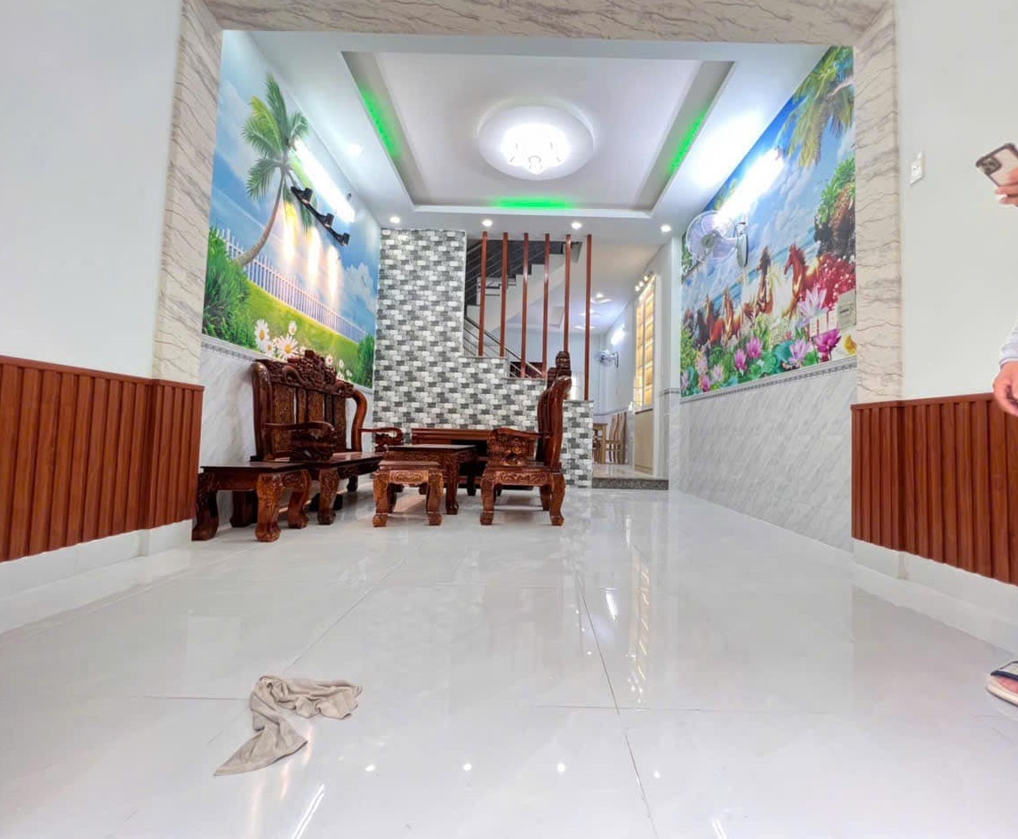 Nhà Bạch Đằng, P.24,50m2, 2 tầng , 3 PN , ngang 3.5m, Sổ đẹp