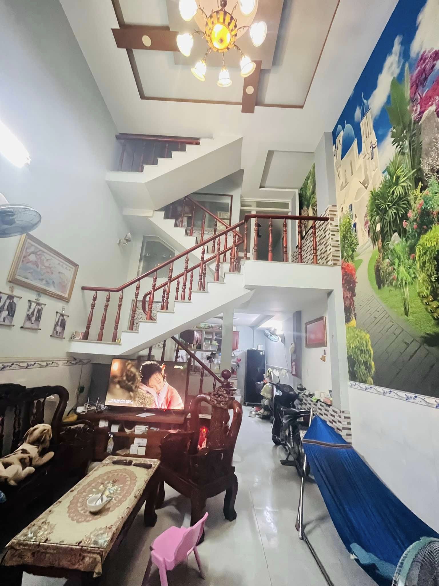 NHÀ 4 Tầng - hẻm XE HƠI Thông - Gần chợ ĐÔNG QUANG - BÙI VĂN NGỮ. QUẬN 12 - CHỈ 4,35 tỷ.