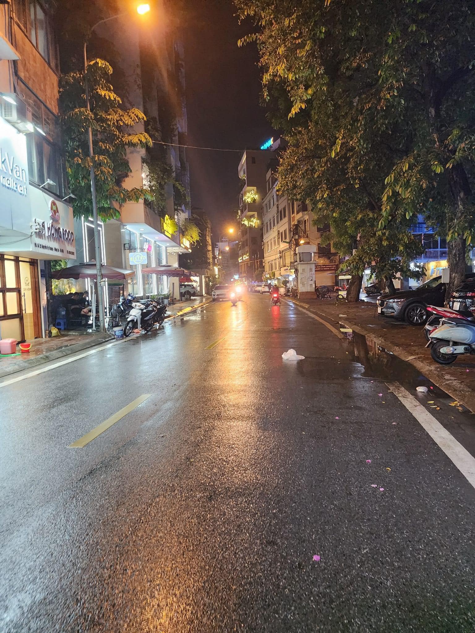 Bán Nhà Mặt Phố Nguyễn Hy Quang 50m2, 4 Tầng, Mặt tiền 4m, Giá 21.5 tỷ