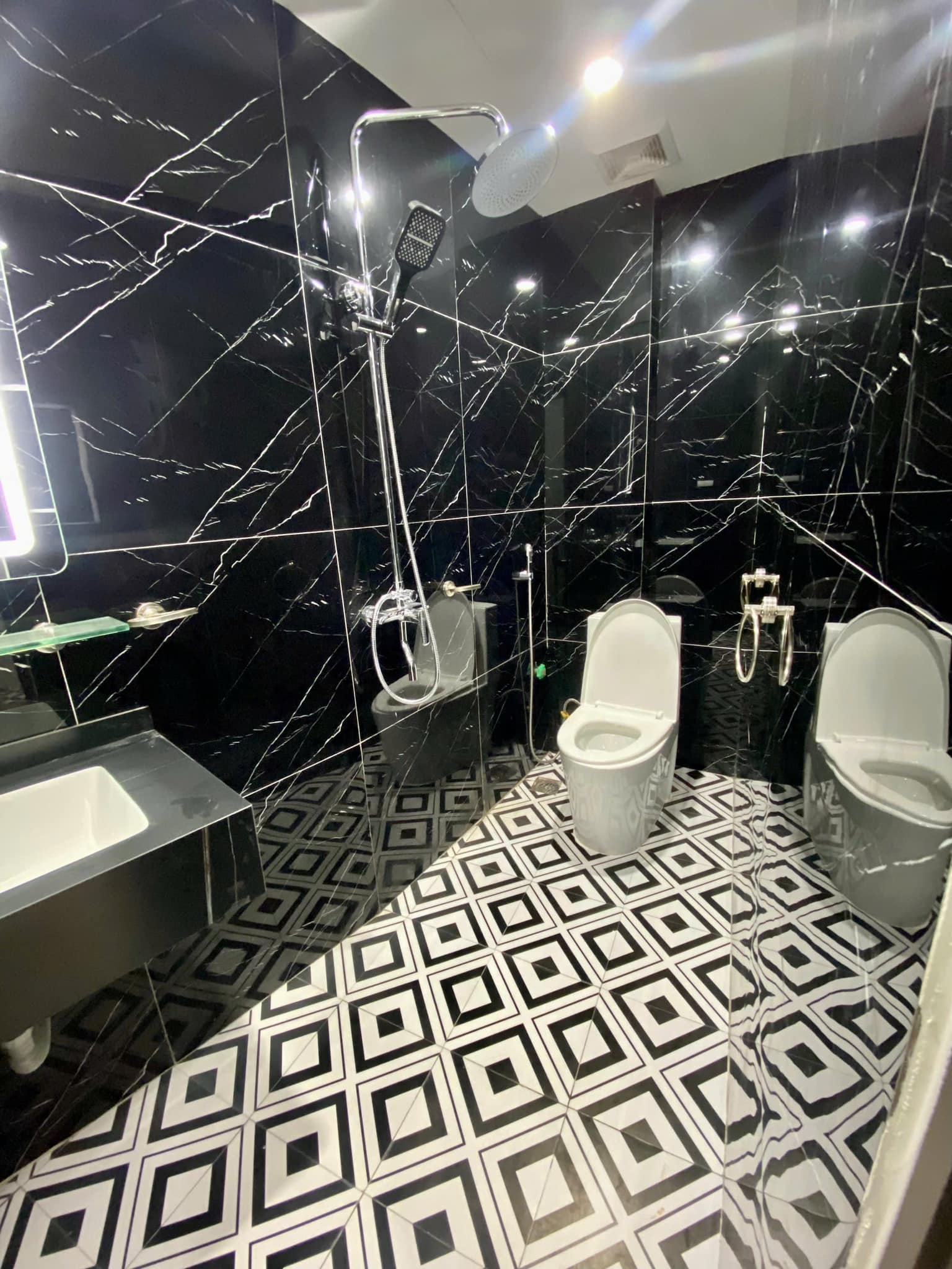 Bán nhanh nhà Mặt Phố vị trí đắc địa kinh doanh đỉnh cao-Thạch Bàn-Long Biên-34m2 13 tỷ.