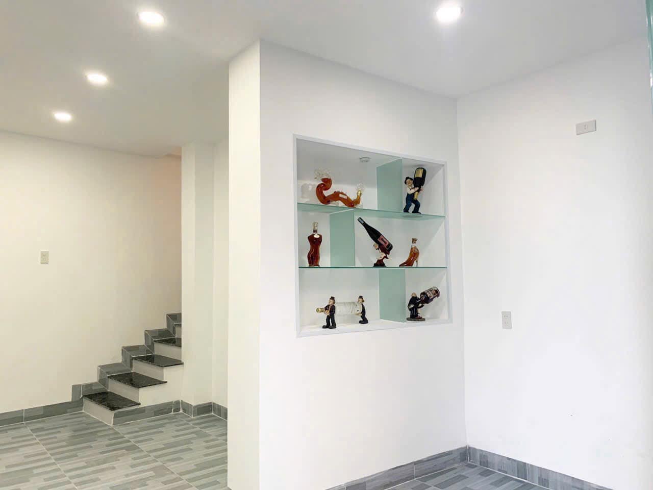 cho thuê nhà nguyên căn mặt tiền Núi Một vừa ở vừa kinh doanh (con đường lúc nào cũng đông tấp nập)