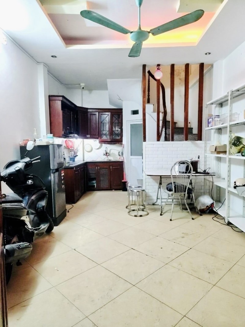 Nhà Hồ Tùng Mậu, Cầu Giấy. 30mx5 tầng, MT 4.6, giá 6.6 tỷ Vị trí cực đẹp