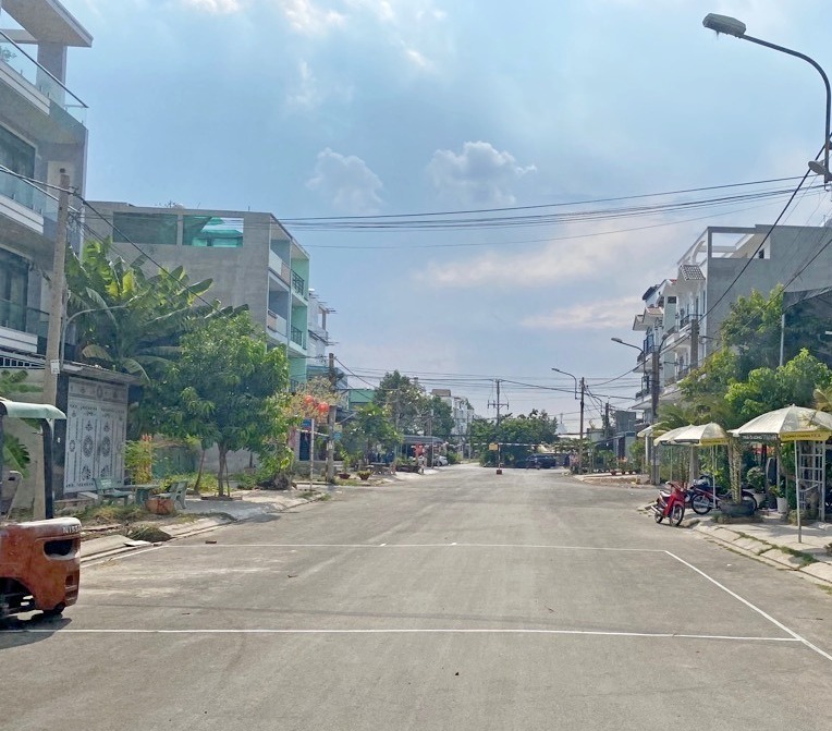 Mặt tiền kinh doanh Lê Bôi 6x18 đúc 5 tầng sổ riêng chỉ 10 tỷ