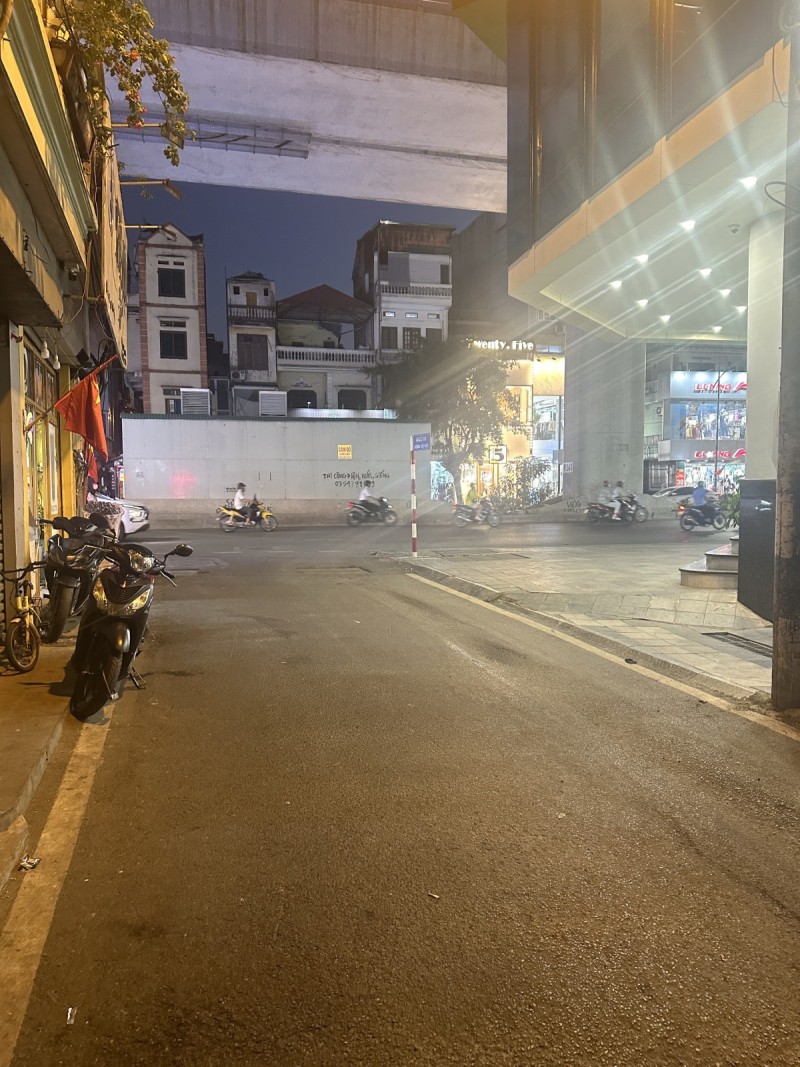 Nhà Cầu Giấy, Cầu Giấy. 40m; MT 7m; Giá 7.3 tỷ 3 BƯỚC RA MẶT PHỐ CẦU GIẤY