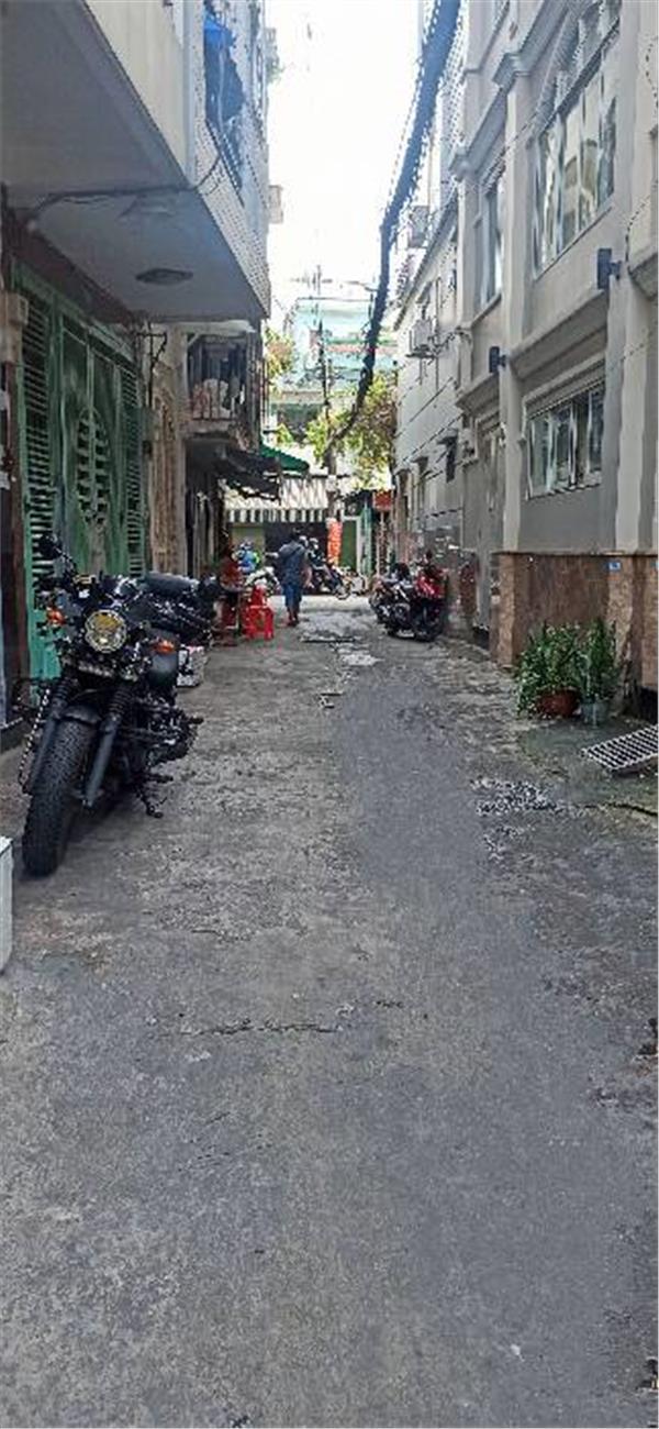 Bán nhà đường Lạc Long Quân Phườn8 Tân Bình. DT:21M2- KC: 2 tầng chỉ hơn 2 tỷ đã có nhà tại trung tâm