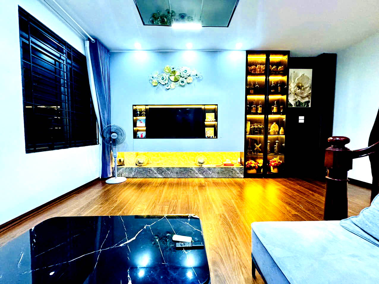 Cần bán gấp để đi du học, Vũ Trọng Phụng, Thanh Xuân, DT 28m2 – 7 tầng, MT 4,8m, Giá T. Lượng 5,95 tỷ.