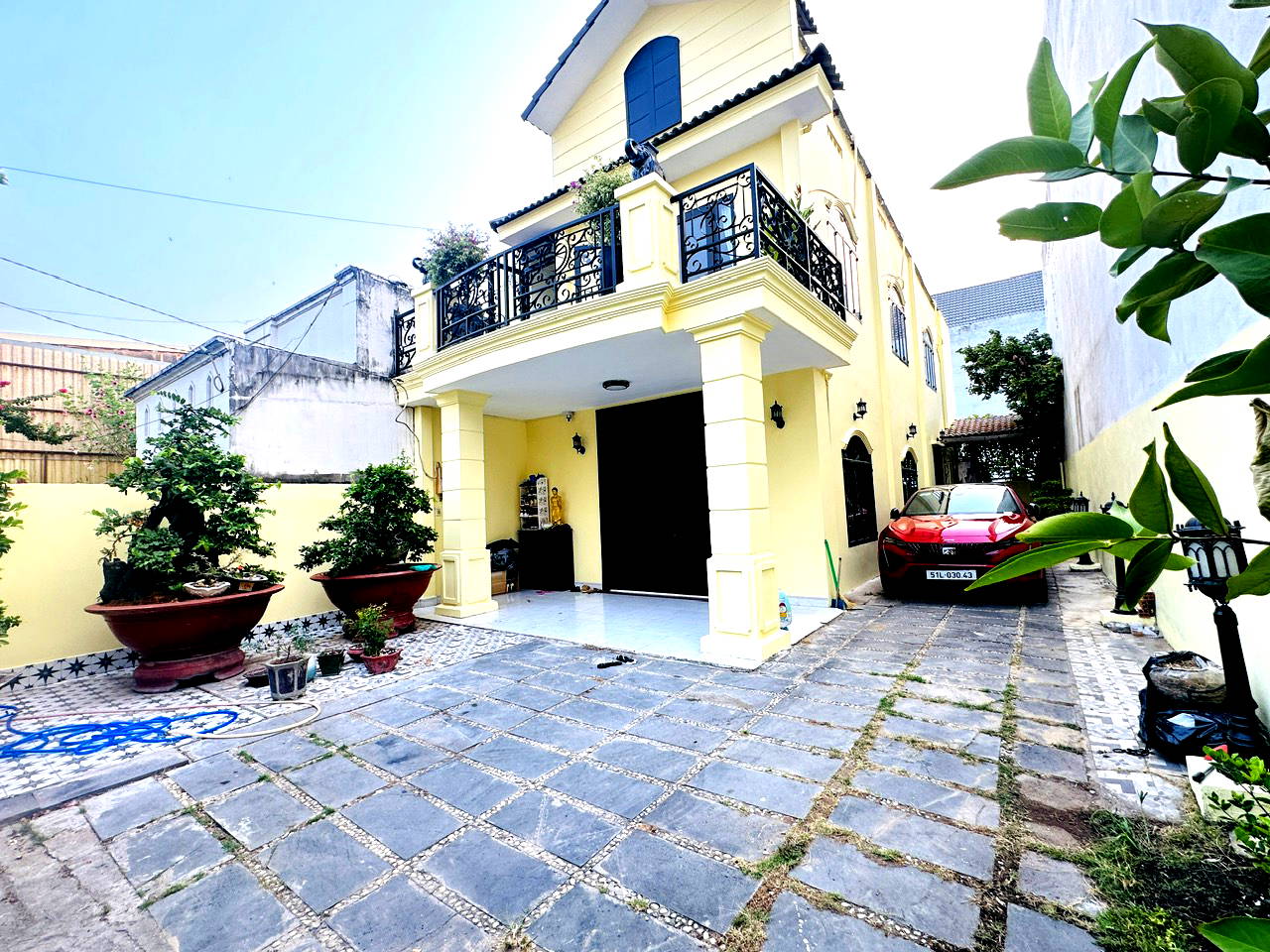 Bán Biệt Thự Tuyệt Đẹp Hẻm Xe Hơi Phạm V.ăn Đồng,Thủ Đức – Giá Chưa Tới 9,8 Tỷ