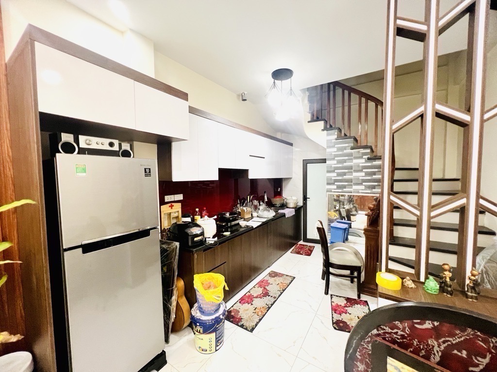 Bán nhà Ngọc Lâm , Cơ Hội Vàng , Thang Máy , 35m2 6 Tầng mt 5,4m 7,5 tỷ