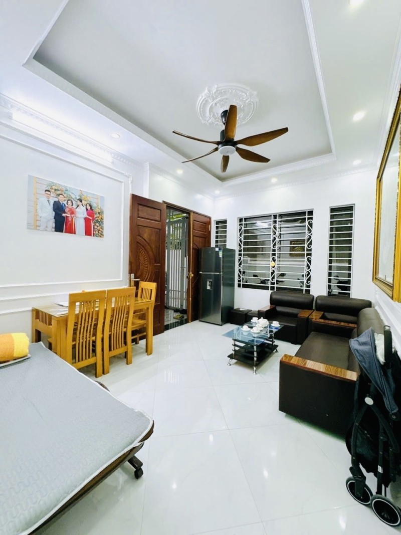 Bán nhà Hoàng Hoa Thám, Ba Đình. 35mx6T, TMay; MT 5.5; Giá 8.9 tỷ THANG MÁY - NHÀ ĐẸP Ở LUÔN - DÂN TRÍ CAO - NGÕ THÔNG TỨ TUNG - TẶNG FULL NỘI THẤT