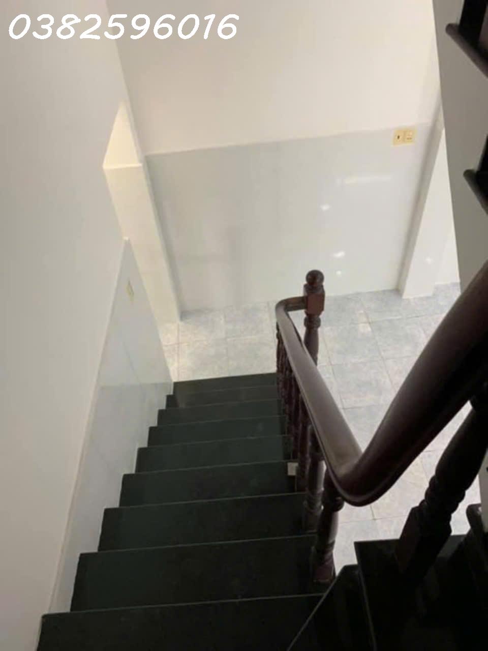 NHÀ 70M2, giá bán 4TỶ7, tiếp giáp khu trường học, MẶT TIỀN PHẠM VĂN CHÍ, Q6.