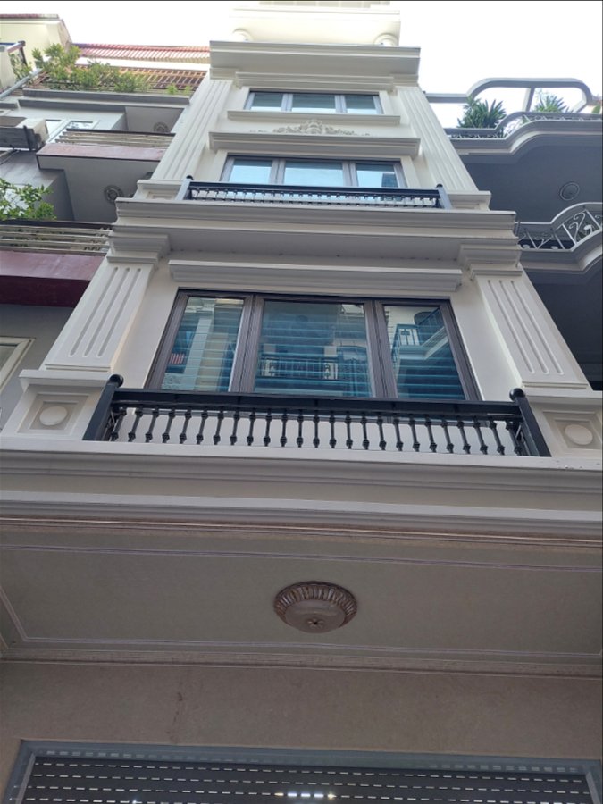 Bán nhà Văn Cao, quận Ba Đình, 70m2 x 6 tầng đẹp, hiện đại, thang máy, mặt tiền rộng, phân lô, ô tô 7 chỗ tránh.
