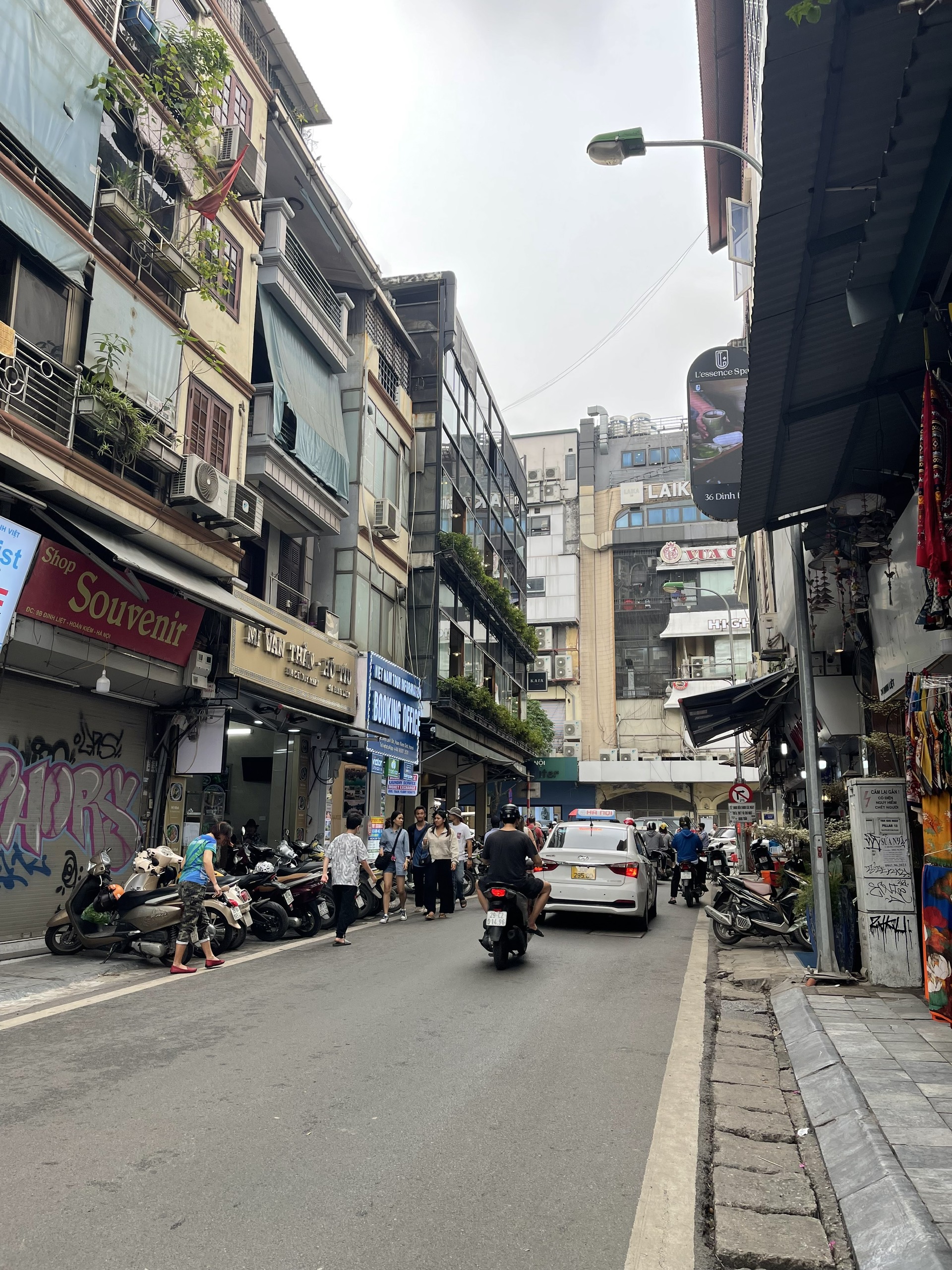 Bán nhà kinh doanh mặt phố khu phố Tây Tậ Hiện - Hoàn Kiếm - phường Hàng Buồm, 119m2, 63 tỷ