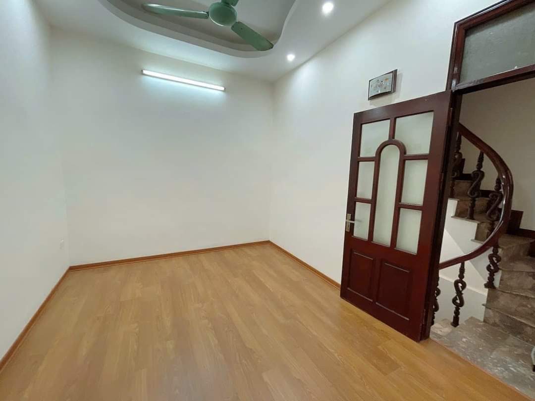 BÁN NHÀ ĐÊ LA THÀNH-QUẬN BA ĐÌNH-DT27/30M2×4T-MT4.3M-GIÁ 6.58TỶ-NGÕ THÔNG-GẦN OTO