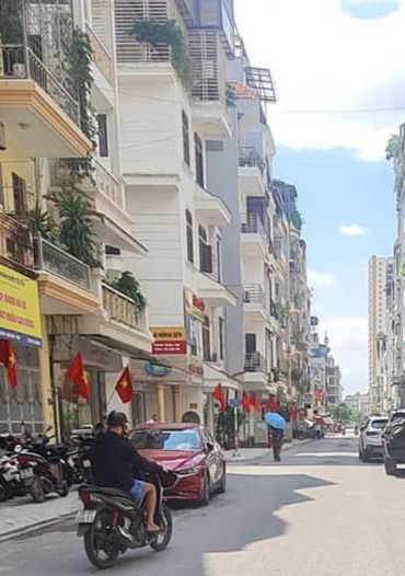 NHÀ HÀO NAM. LÔ GÓC. ÔTÔ TRÁNH. 73M. 4TẦNG. MT 17M. 21.8 TỶ. ĐANG CẦN BÁN. ĐỐNG ĐA.