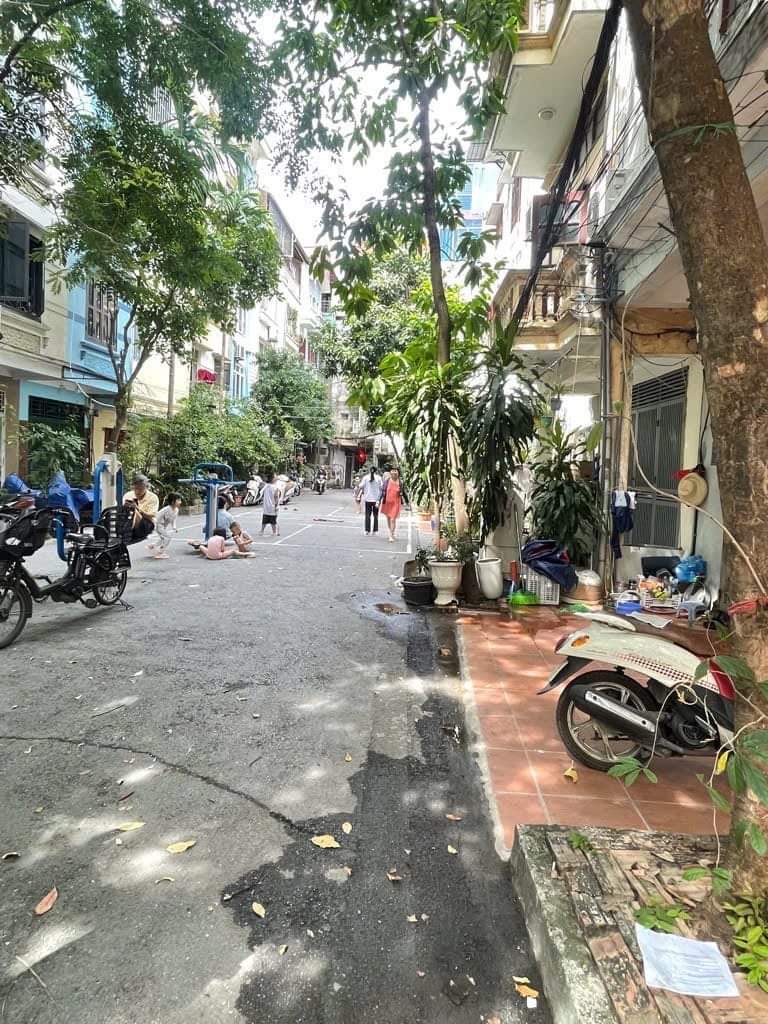 NHÀ ĐẸP VĂN HƯƠNG TRƯỚC NHÀ THOÁNG RỘNG. 35M. 5TẦNG. MT 4.2M. 6.82 TỶ. ĐANG CẦN BÁN. ĐỐNG ĐA.