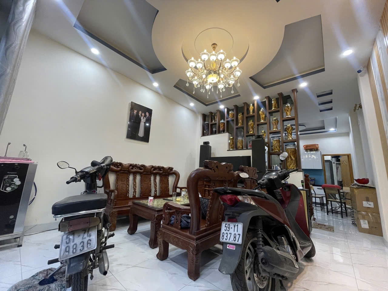 Nhà đẹp lung linh 3 tầng,84.5 m2, nhà mới. Hẻm Xe tải né nhau, thông các đường, gần Bệnh viện, Quốc lộ, Ô tô ngủ sân