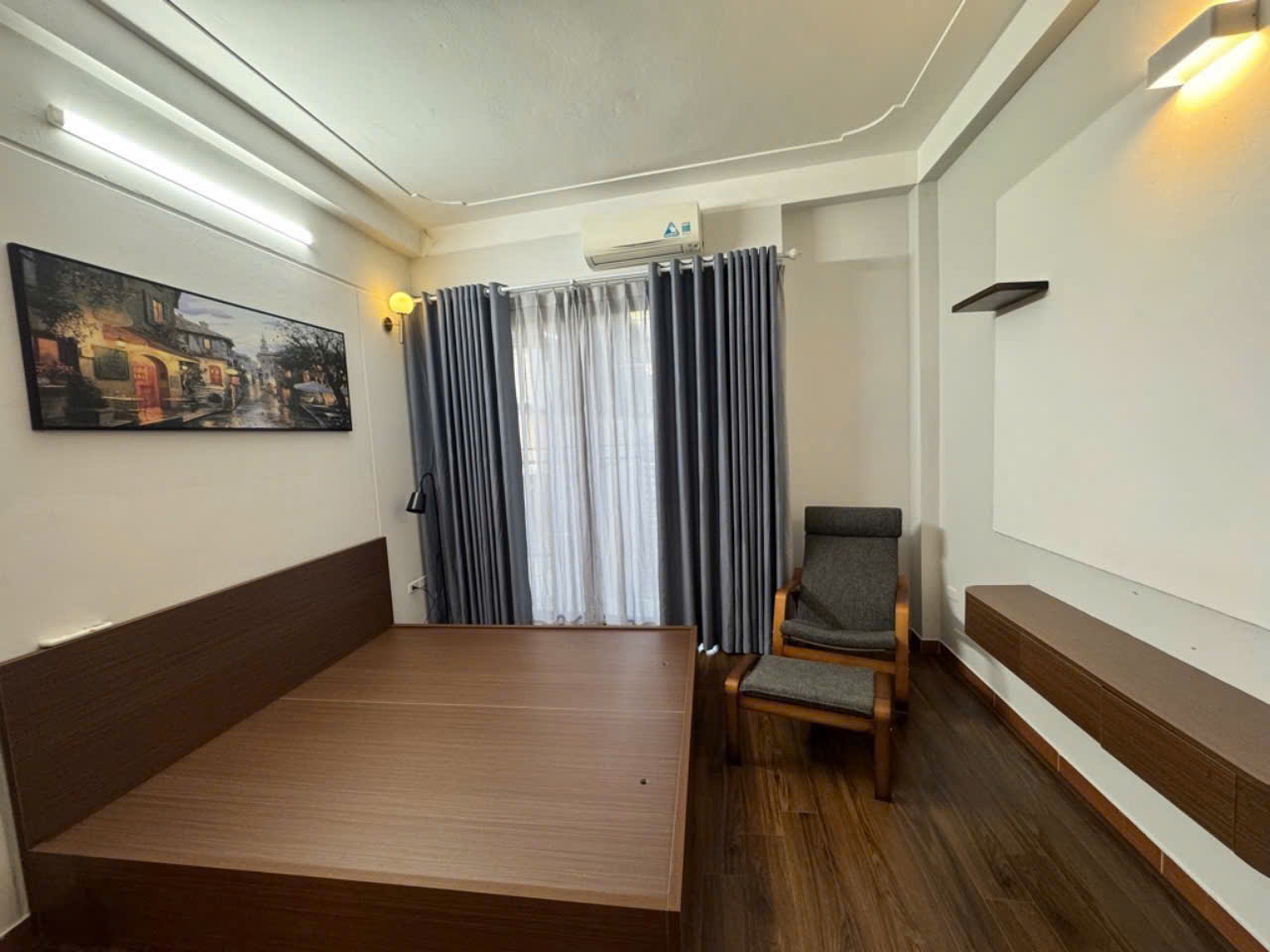 Nhà Đẹp Hoàng Như Tiếp Long Biên 40M2 x 5 tầng chỉ hơn 5.95 tỷ - tặng nội thất