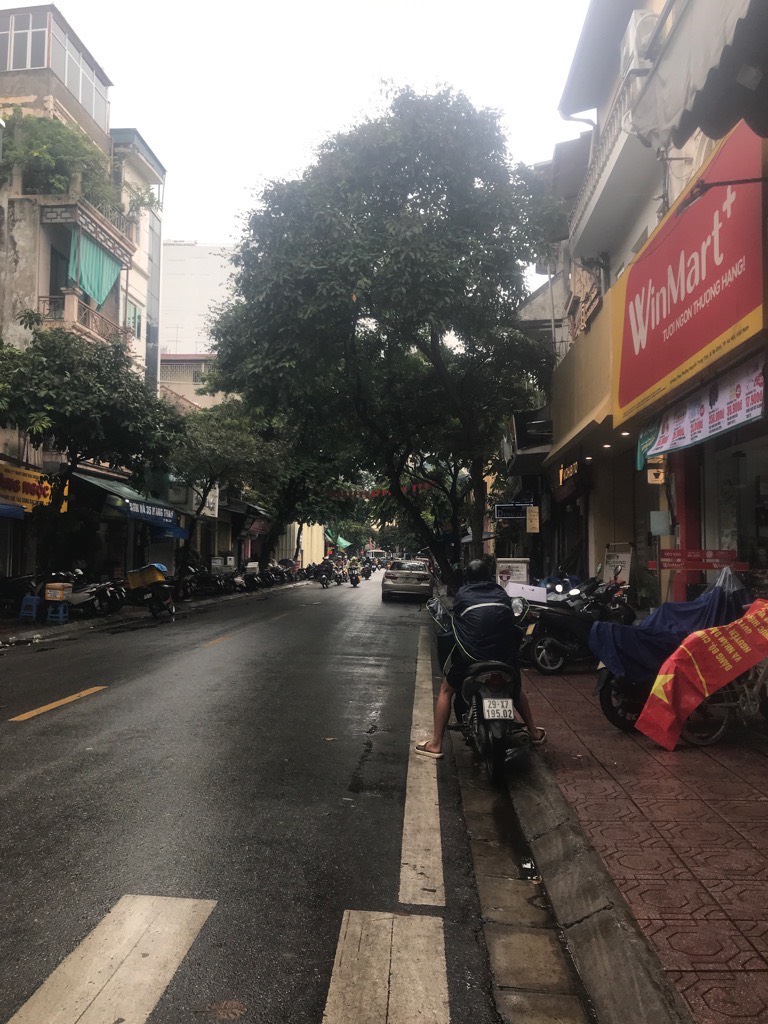 Bán siêu phẩm tòa căn hộ dịch vụ mặt phố Nguyễn Khắc Hiếu - ngắm Hồ Tây, 5 tỷ/năm, 220m2 x 16 tầng, 300 tỷ