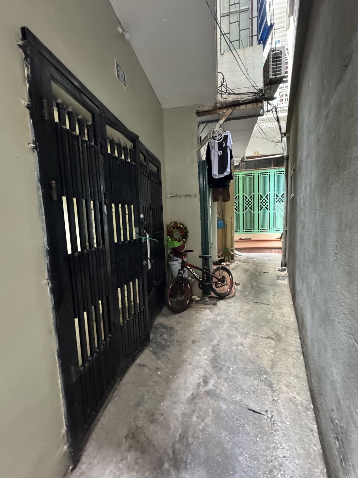 Mặc dù nhà trong ngõ, nhưng vừa túi tiền, chỉ dưới 3 tỷ có nhà 20m2 xây kiên cố 3 tầng , 0902318197