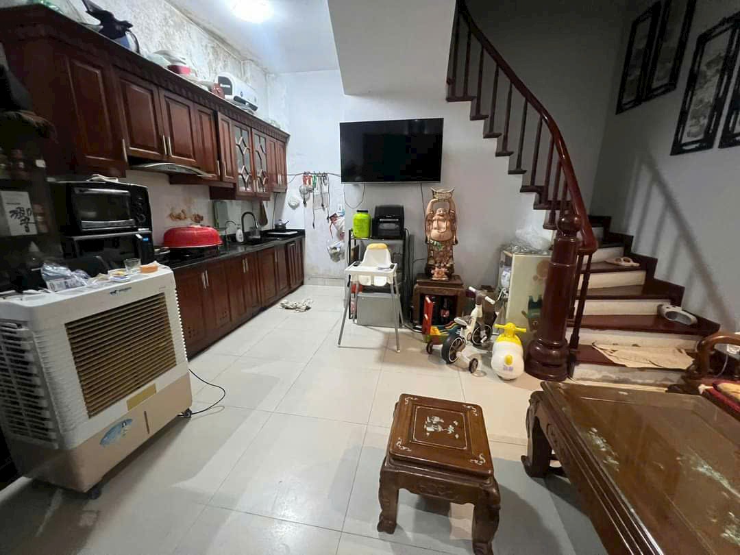 BÁN NHÀ NGUYỄN VĂN HUYÊN - CẦU GIẤY - NHÀ DÂN XÂY - DT: 47/32M*5 TẦNG,MT 5M, GIÁ 6,68 TỶ.