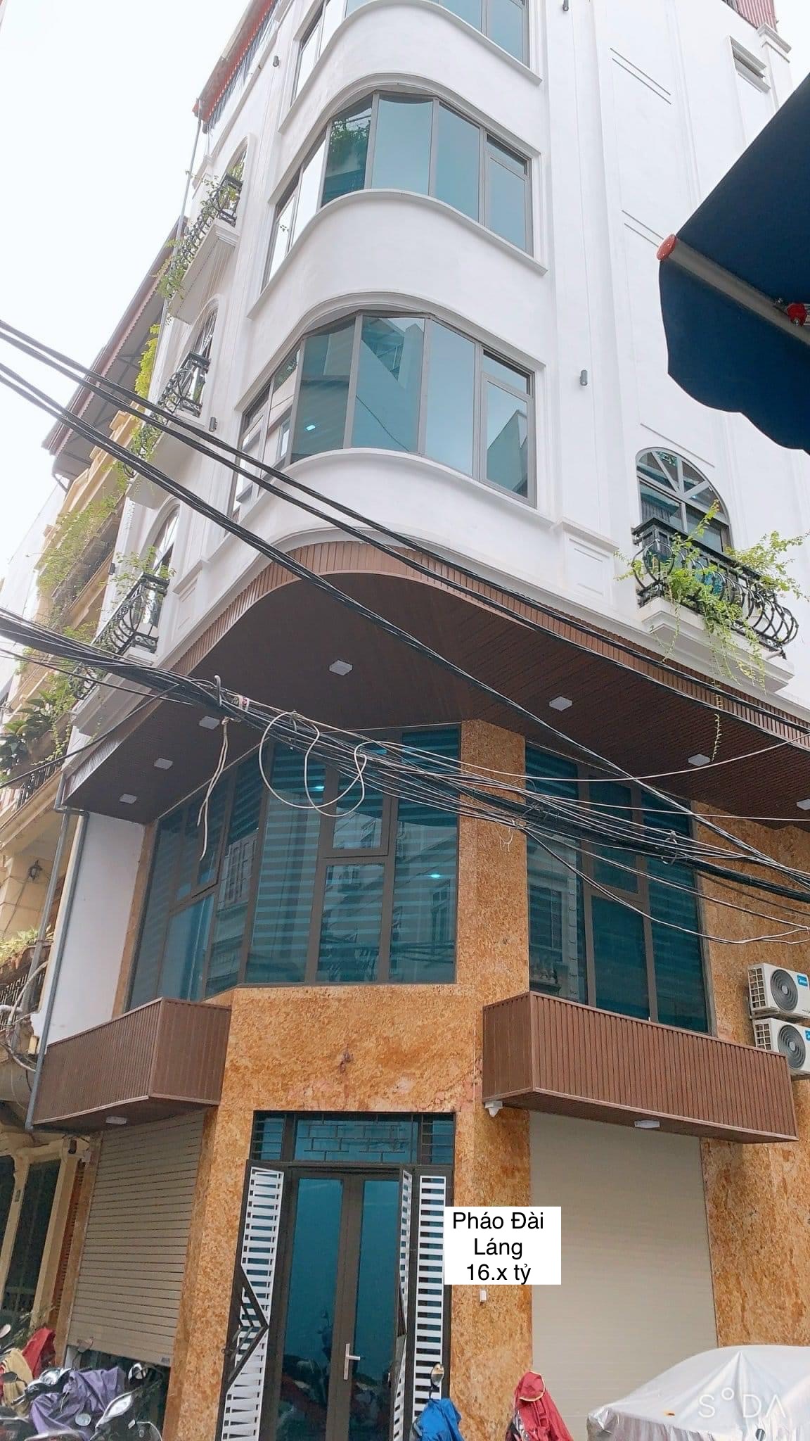 BÁN NHÀ PHÂN LÔ - VỈA HÈ RỘNG - PHÁO ĐÀI LÁNG, ĐỐNG ĐA Diện tích: 55m² x 7 tầng hiện đại, mặt tiền siêu rộng 10m Giá bán: 16.x tỷ (có thương lượng)