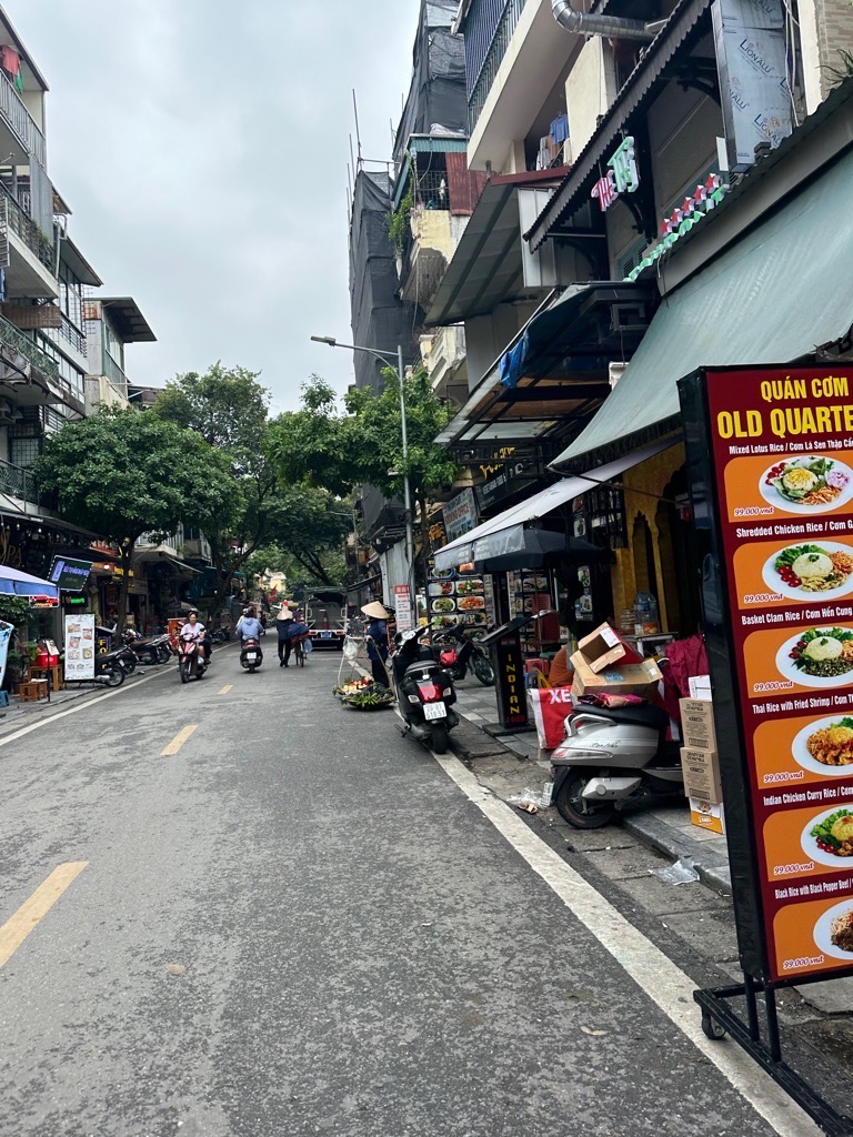 Bán siêu phẩm khách sạn trung tâm mặt phố phố Tây - quận Hoàn Kiếm, 300m2 x 8 tầng, 280 tỷ