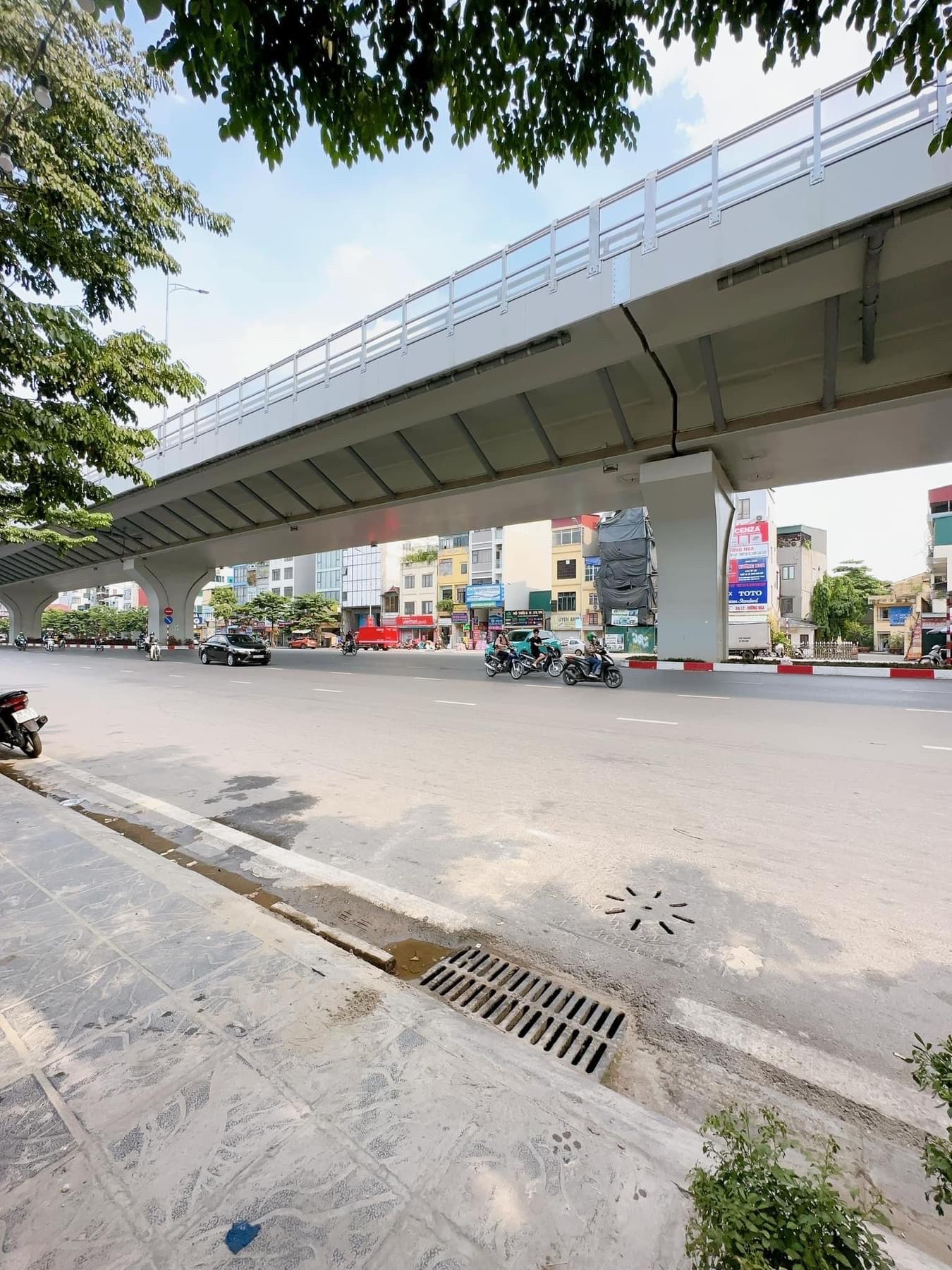 Bán nhà phố Minh Khai - Hai Bà Trưng, Ô TÔ tránh, LÔ GÓC, gần phố, 43m2 x 3 tầng, 10.6 tỷ