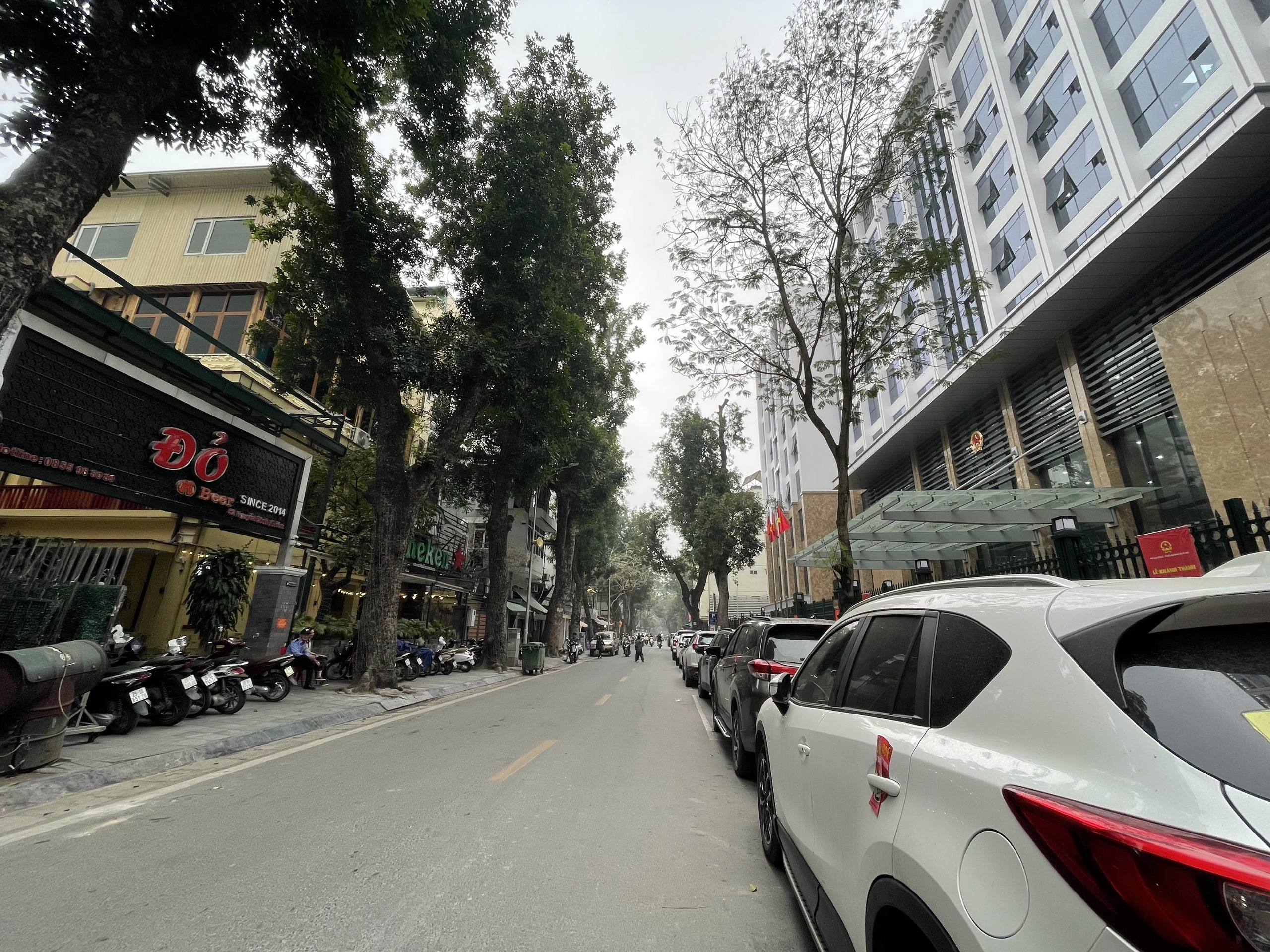 (HIẾM) Bán nhà kinh doanh mặt phố Thanh Niên - Tây Hồ, 83m2 x 4 tầng, mặt tiền rộng, 33 tỷ