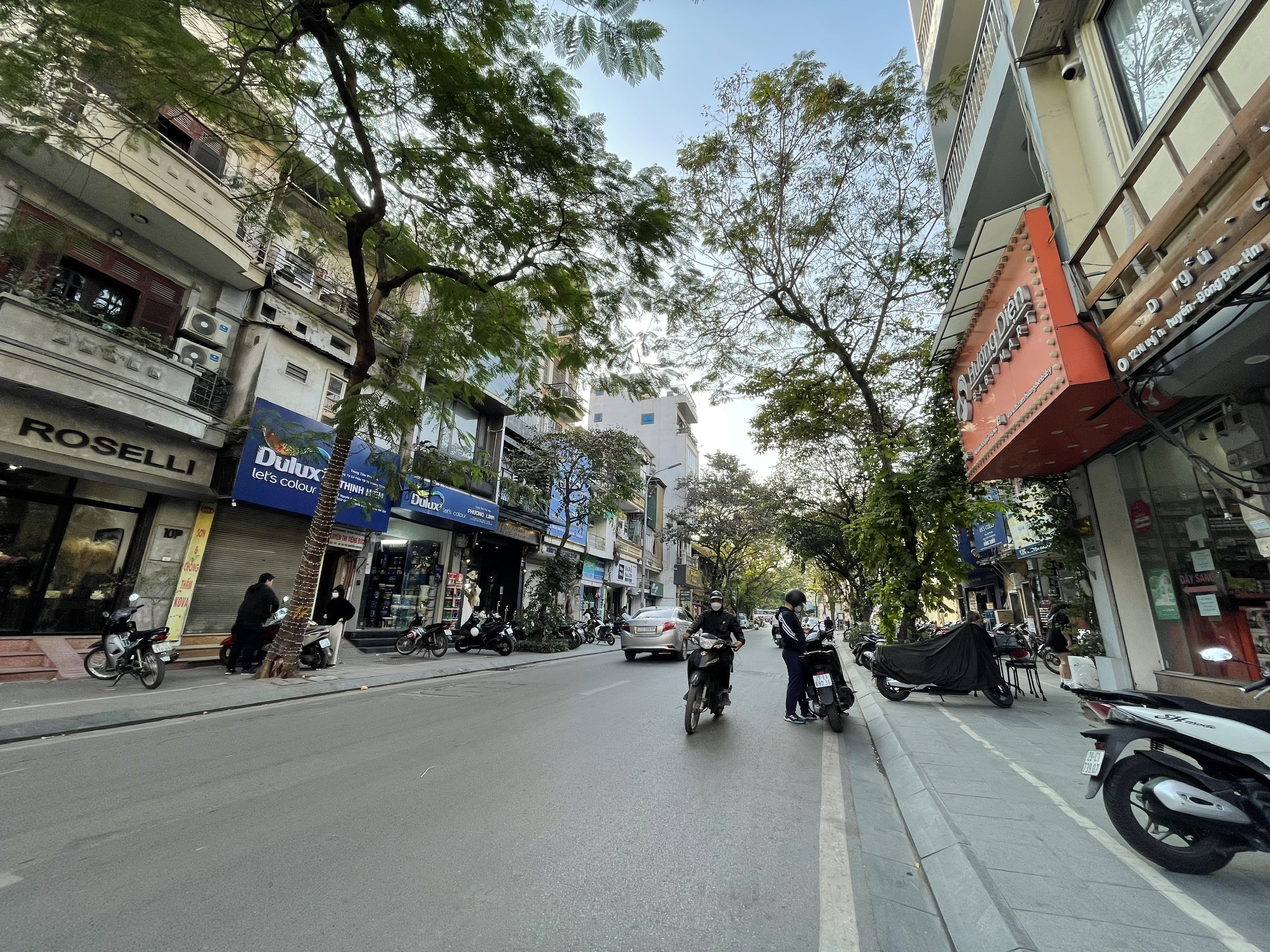 Bán nhà KINH DOANH mặt phố NGUYỄN KHUYẾN - Đống Đa, Xây building, 193m2, mặt tiền rộng, 49 tỷ