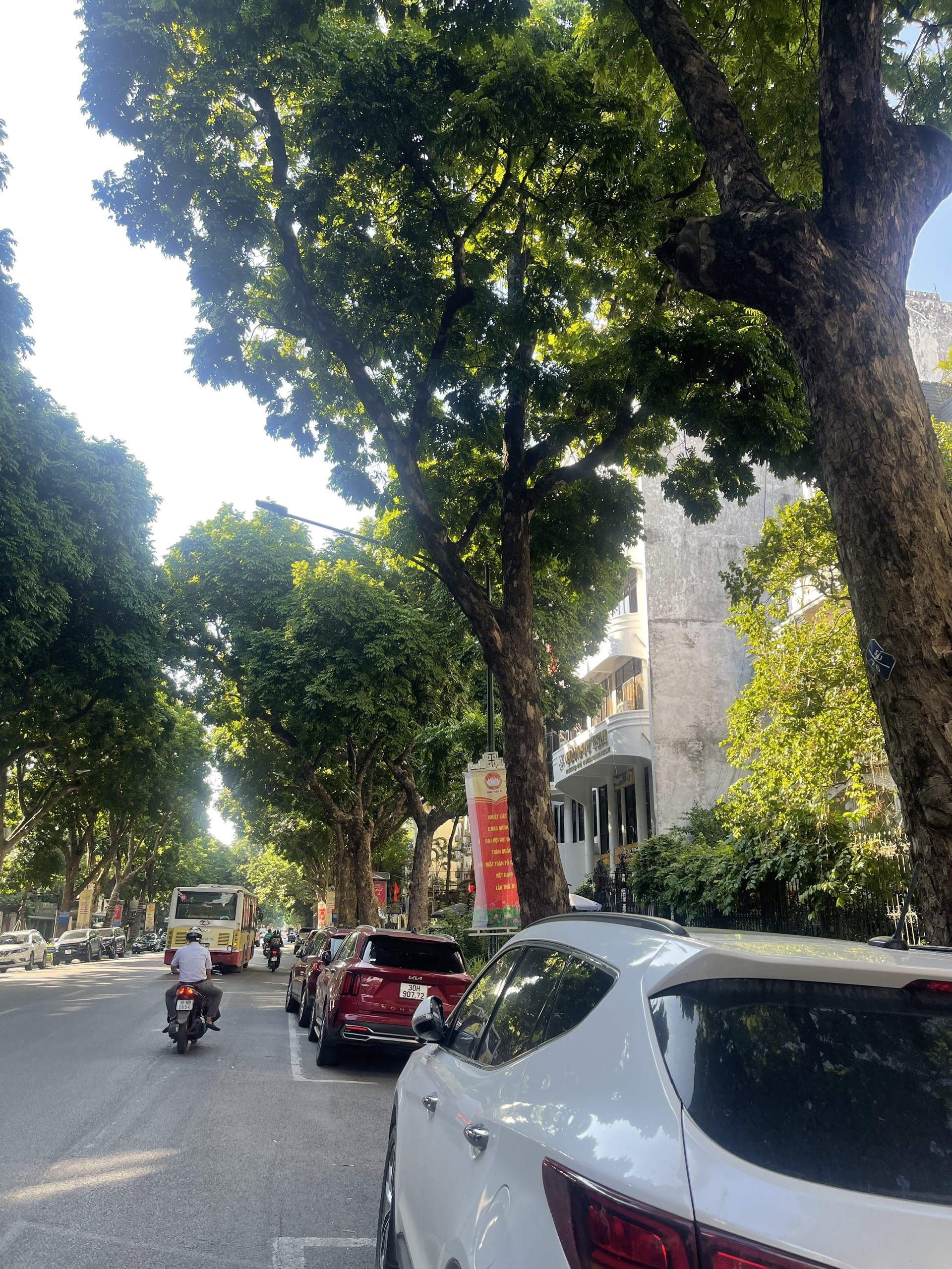 Bán tòa khách sạn mặt phố quận Hoàn Kiếm - trung tâm phường Trần Hưng Đạo, 100m2 x 11 tầng, 100 tỷ