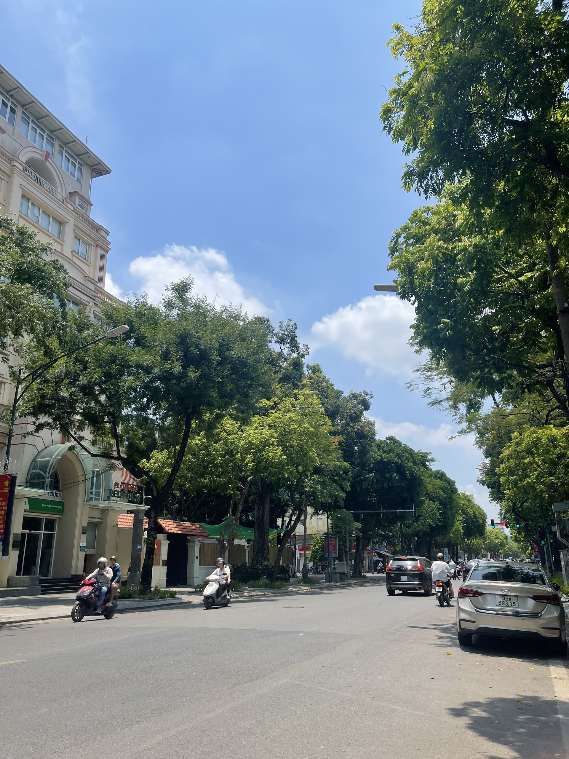 Bán nhà phố Trần Hưng Đạo - Hoàn Kiếm, cách phố 20m, ngõ 3m - thẳng tắp, 54m2, mặt tiền 5m, 9.5 tỷ