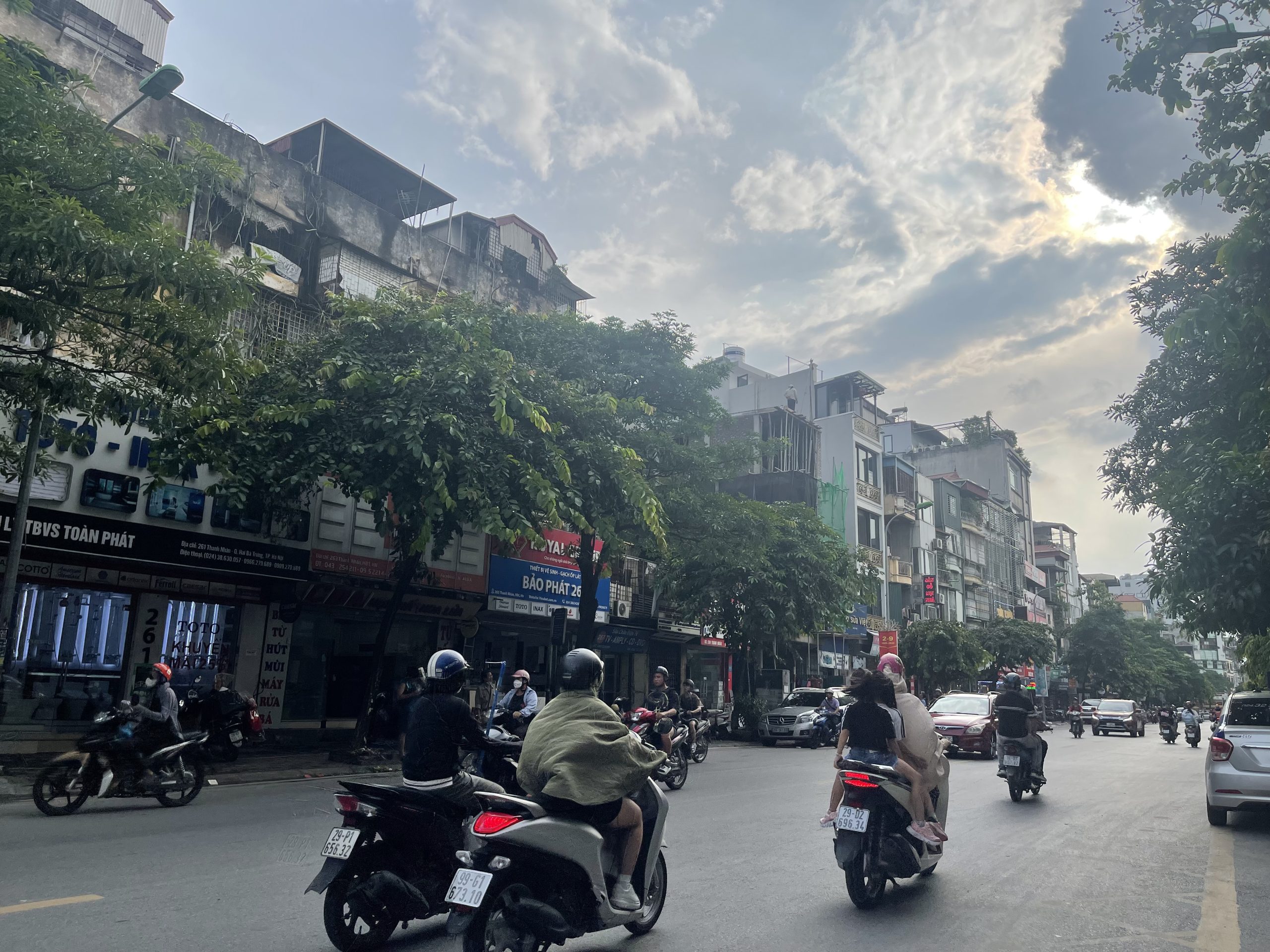 Bán GẤP nhà phố Thanh Nhàn - Hai Bà Trưng, Ô TÔ vào nhà, ngõ thông, gần phố, 82m2, mặt tiền rộng, 16 tỷ