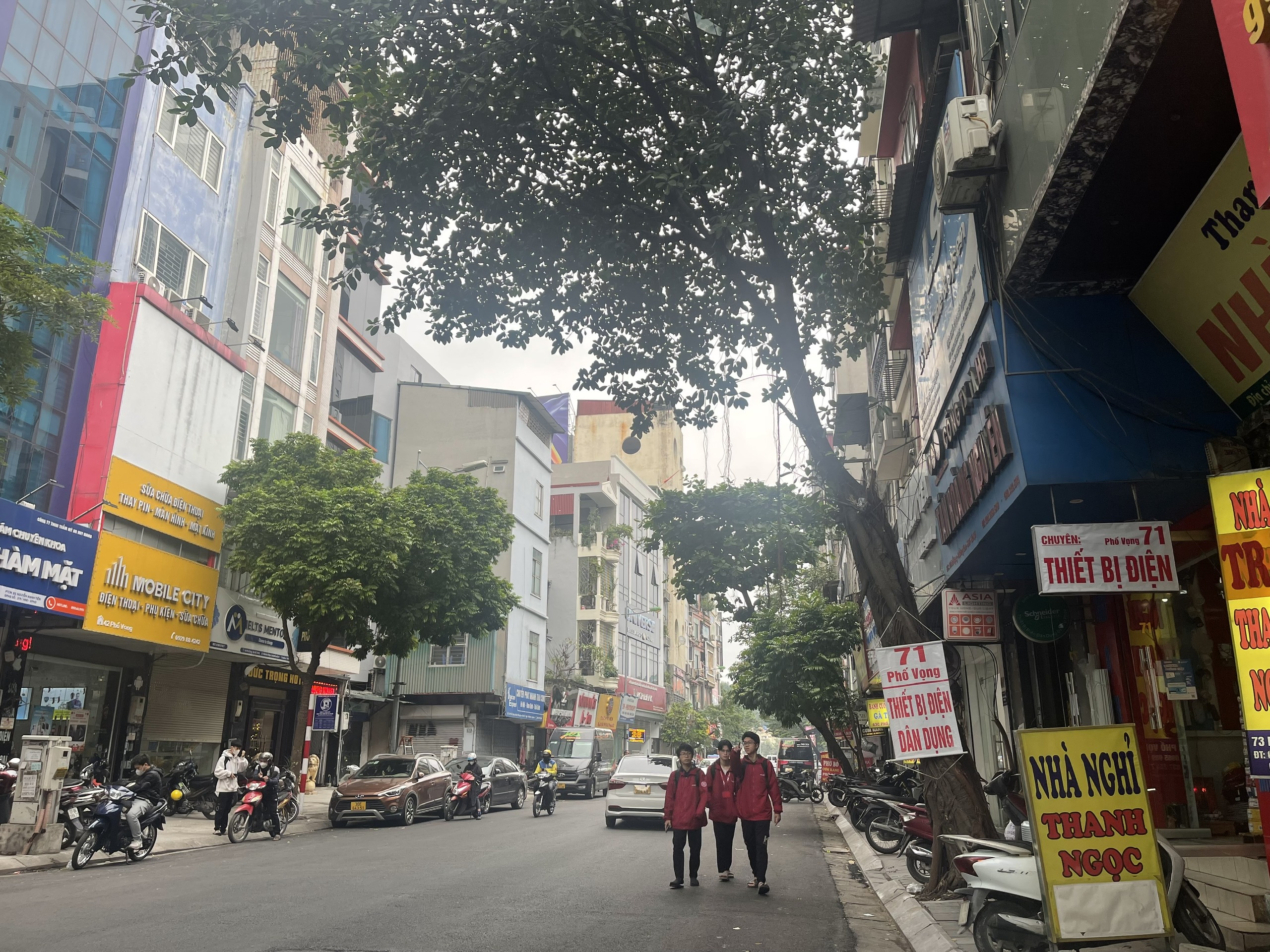 Bán nhà phố Vọng - Hai Bà Trưng, nhà đẹp sân vườn, ba bước ra phố, 89m2 x 4 tầng, mặt tiền rộng, 15.5 tỷ