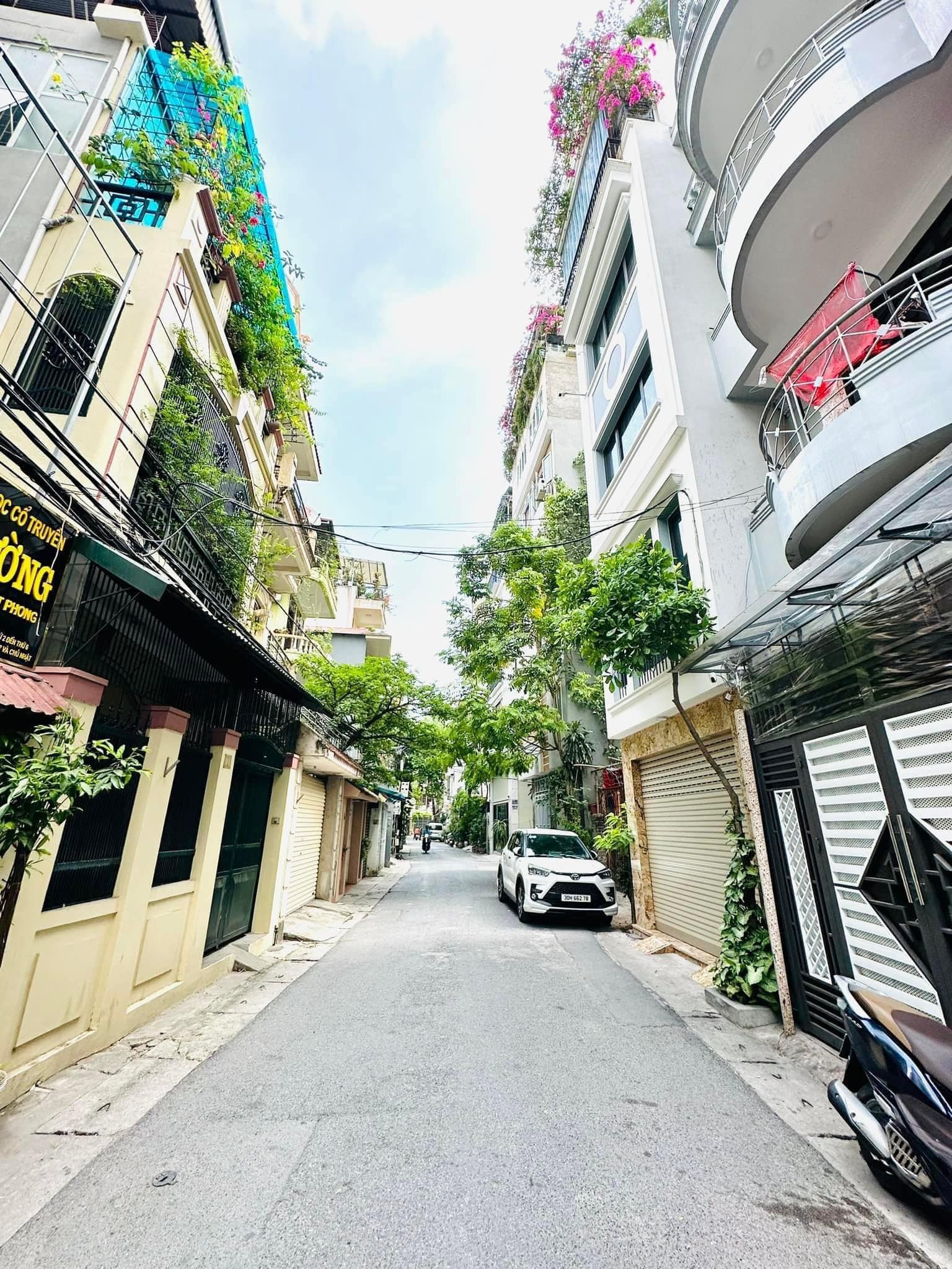 Bán mảnh đất đẹp phố Yên Lạc - Hai Bà Trưng, Ô TÔ, GẦN PHỐ, 68m2, mặt tiền rộng, 12.8 tỷ