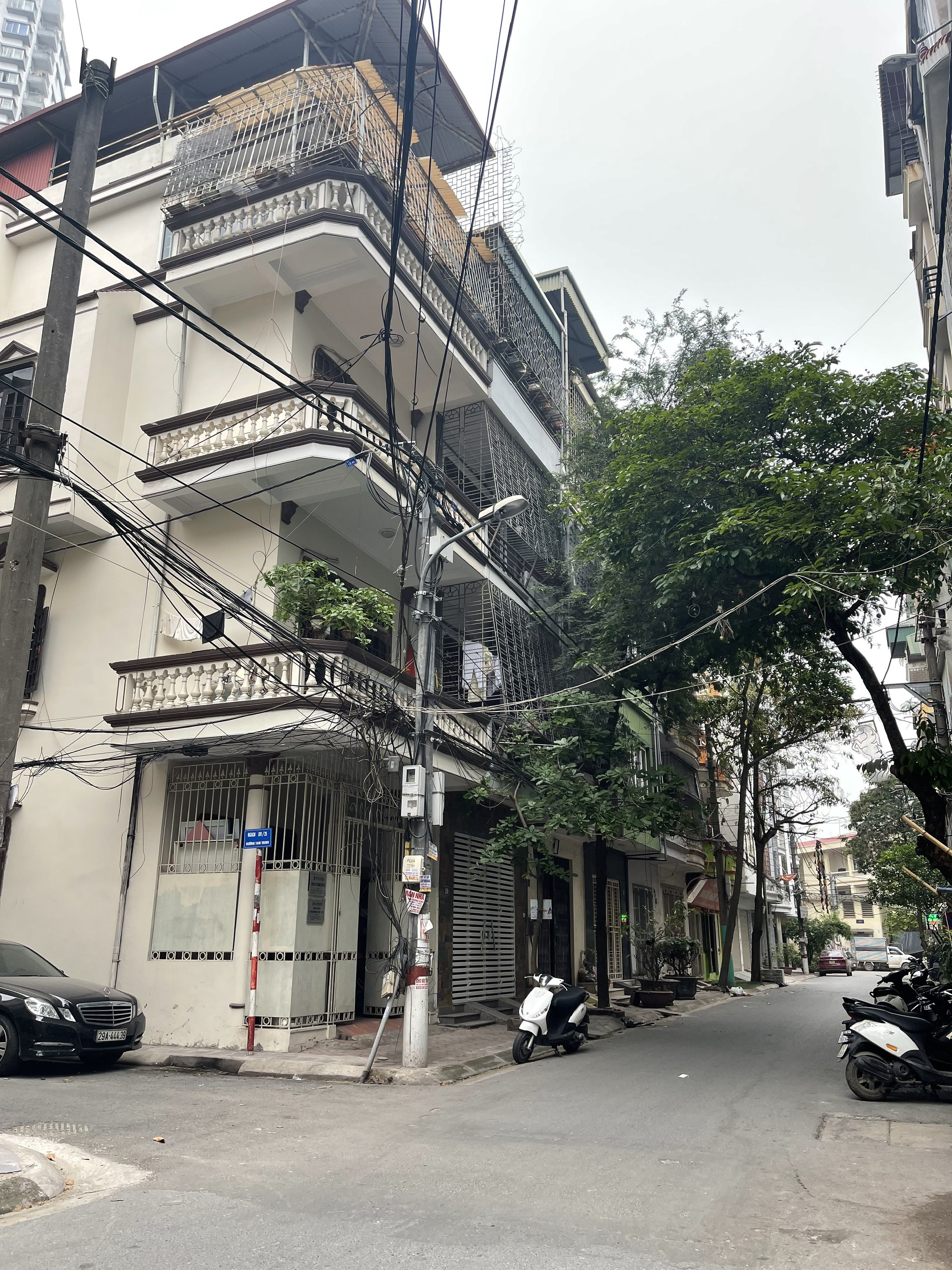 Bán nhà phố TAM TRINH - Hoàng Mai, Phân lô, GARA, vỉa hè, 58m2, mặt tiền rộng 7.7m, 17 tỷ