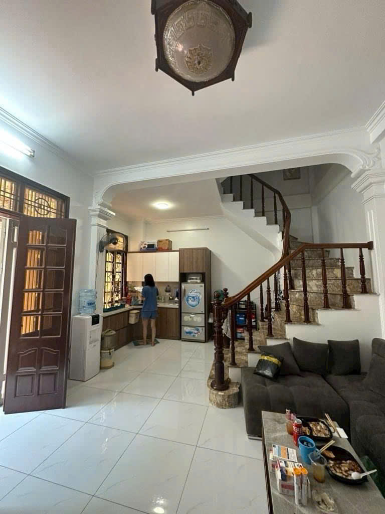 Chính Chủ Bán Nhà Phố Ngọc Thụy • Diện tích: 40m², 5 tầng