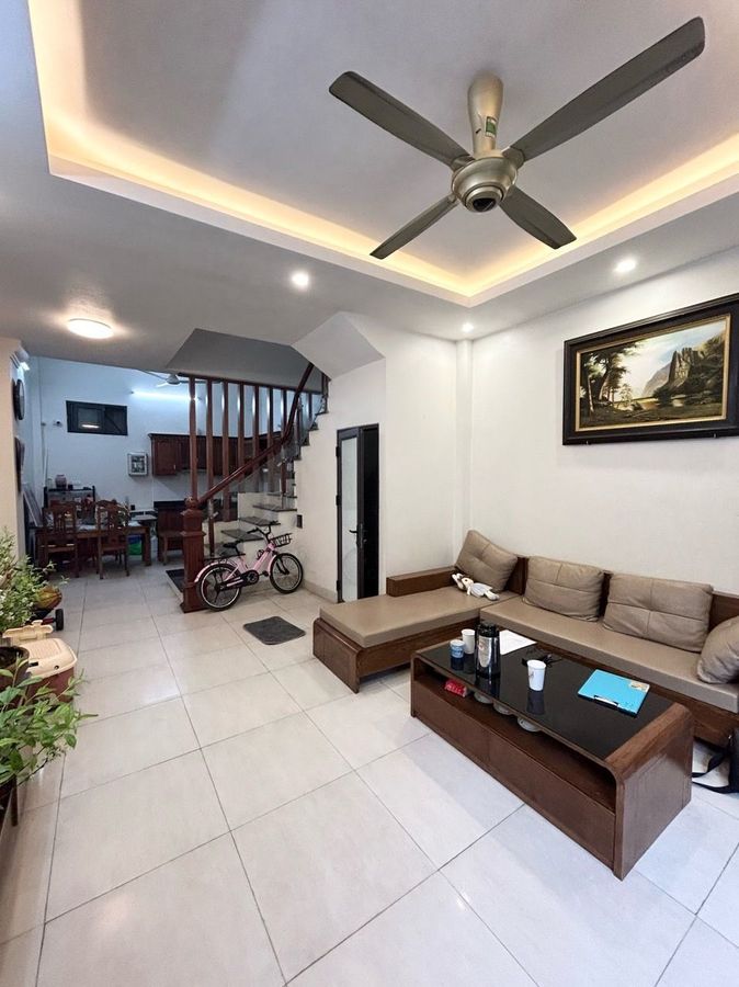 Bán nhà Quận Ba Đình, phố Ngọc Hà, 35m2 , mặt tiền hơn 4m, 3 tầng, 1 nhà ra phố, ngõ ô tô, thoáng sáng.