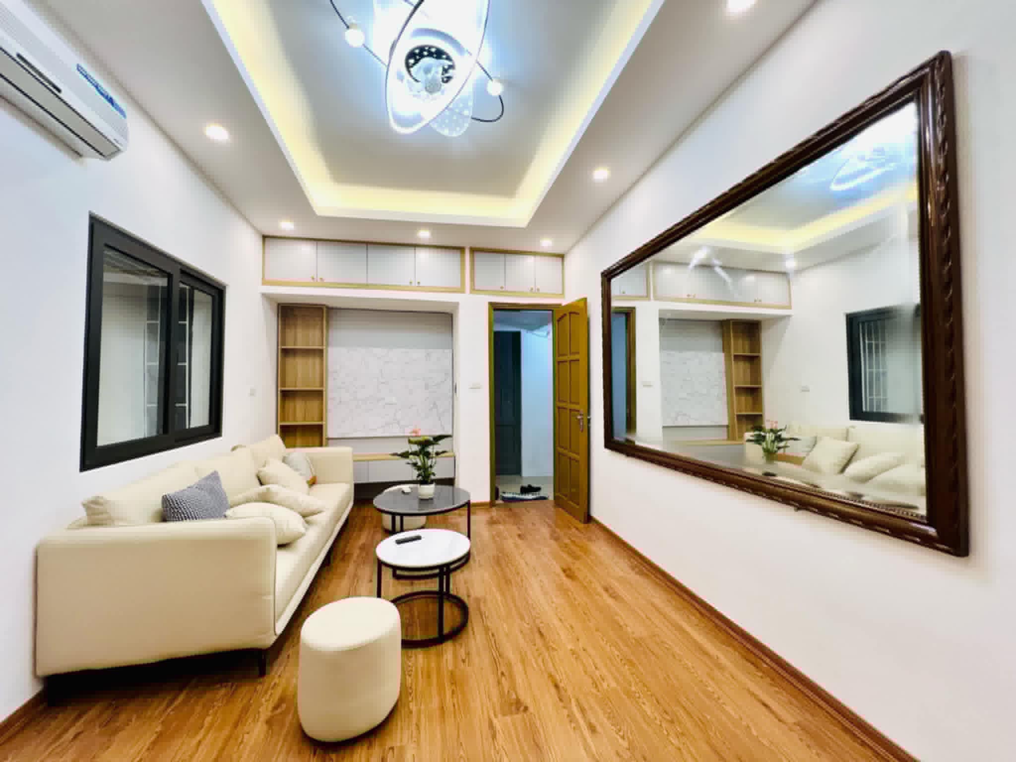 Cần bán căn hộ TT Kim Mã, Ba Đình, Hà Nội, DT 68m2 - 2 ngủ - 2 WC - Tầng đẹp- Full nội thất giá 3,28 tỷ