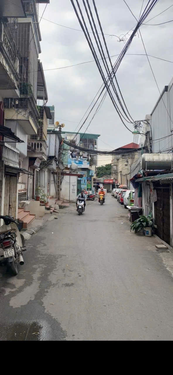 Cho thuê nhà Ở NHÓM 6 NGƯỜI, HỘ GĐ MP Lãng Yên - Hai Bà Trưng DT 45m2 - 3 tầng - 4N- Giá 13 Triệu