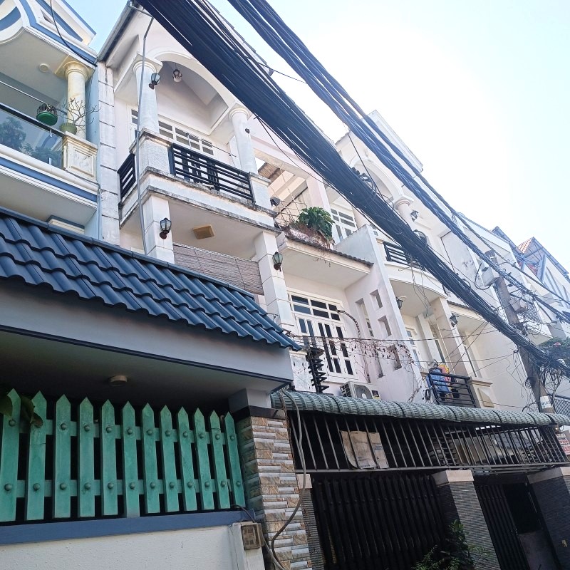 Bán Gấp Nhà Đẹp Hẻm Xe Hơi 2 Tầng 2PN Hiệp Bình C.Chánh 5 đồng lẻ.