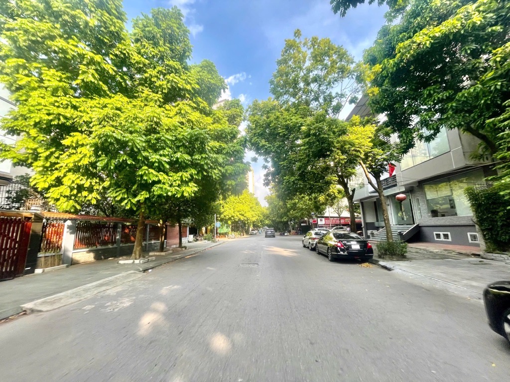 SIÊU PHẨM ở XA LA 50m2, 5 TẦNG giá 13 tỷ. Ở NGAY - PHÂN LÔ - VỈA HÈ - DÂN XÂY - KINH DOANH ĐỈNH.