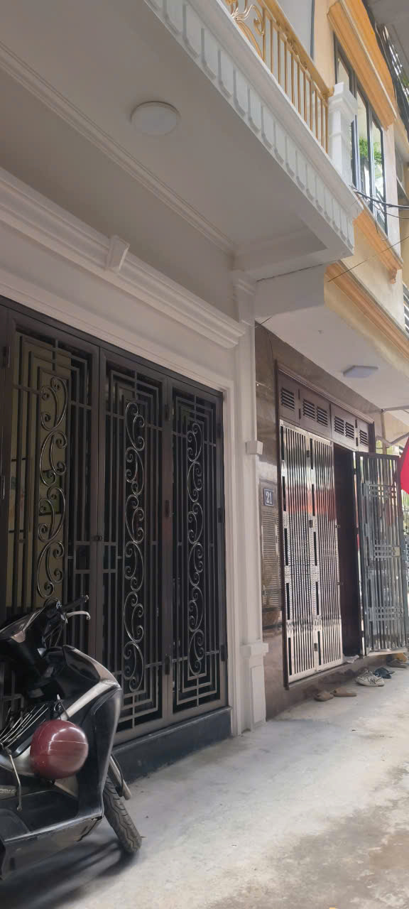 Bán nhà Nhà 4 tầng ,DT 42m2, đường Lý Sơn, Long Biên -Giá 6,4 tỷ ,0902318197